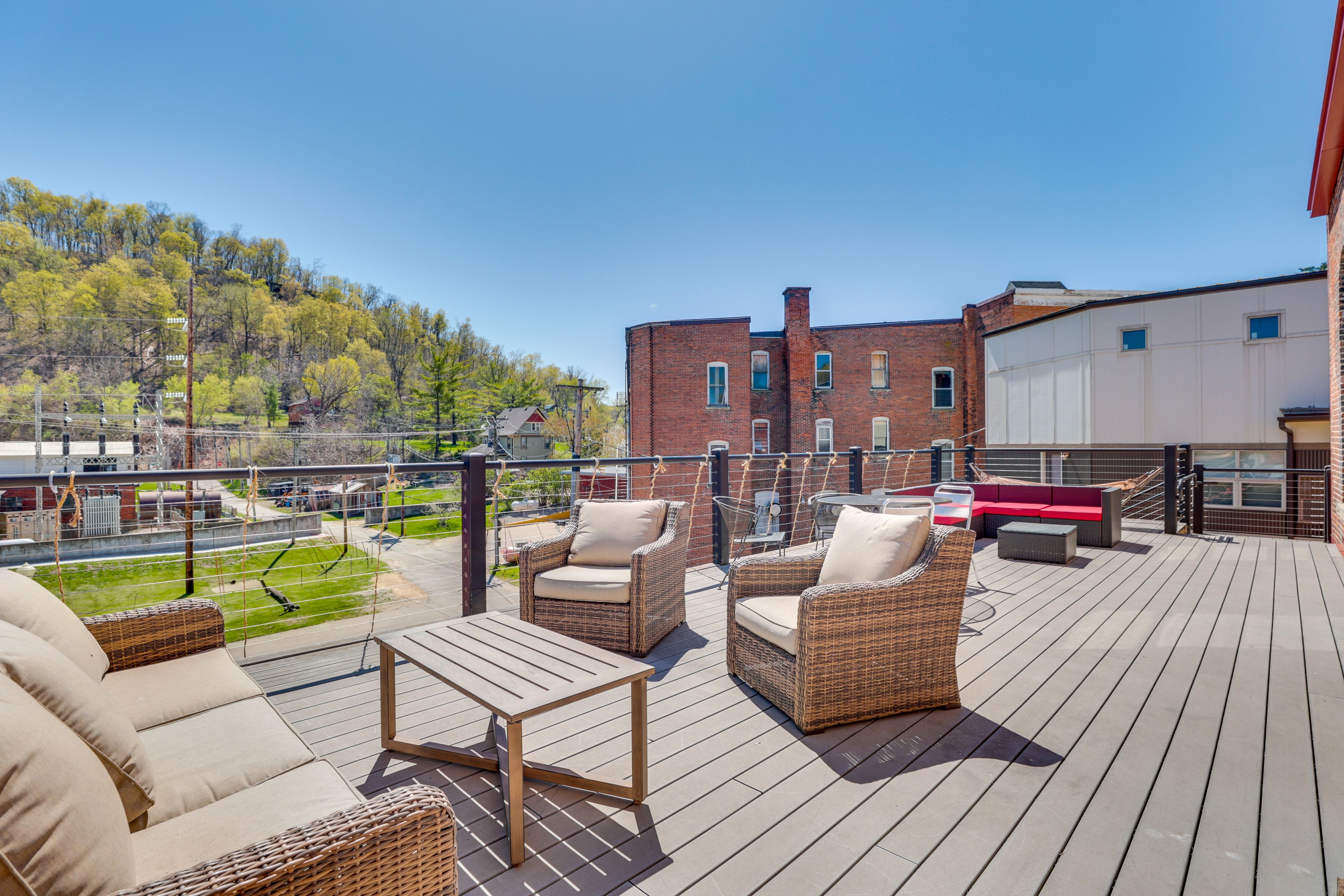Shared Outdoor Space | On-Site Restaurant | Walk to Mississippi River