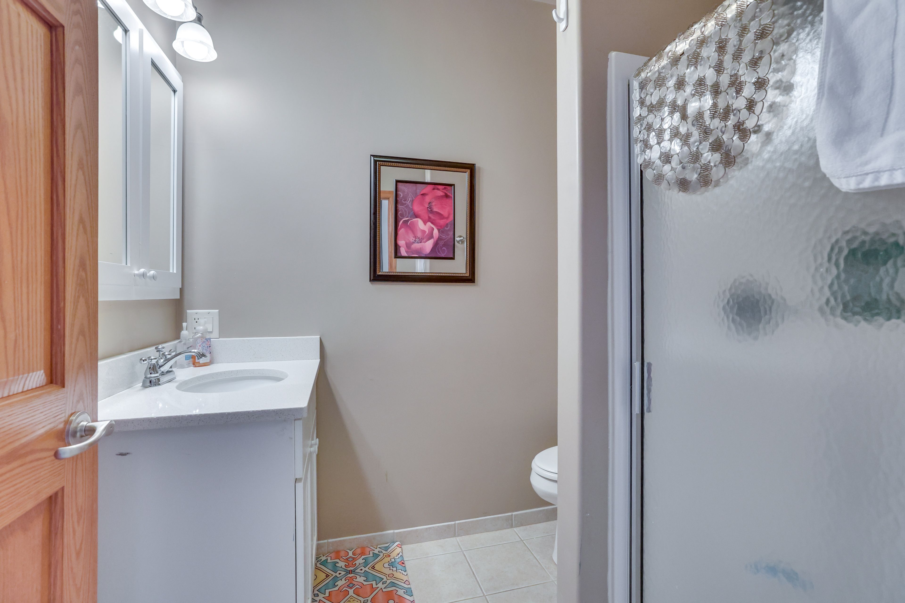 Full Bathroom | Towels Provided
