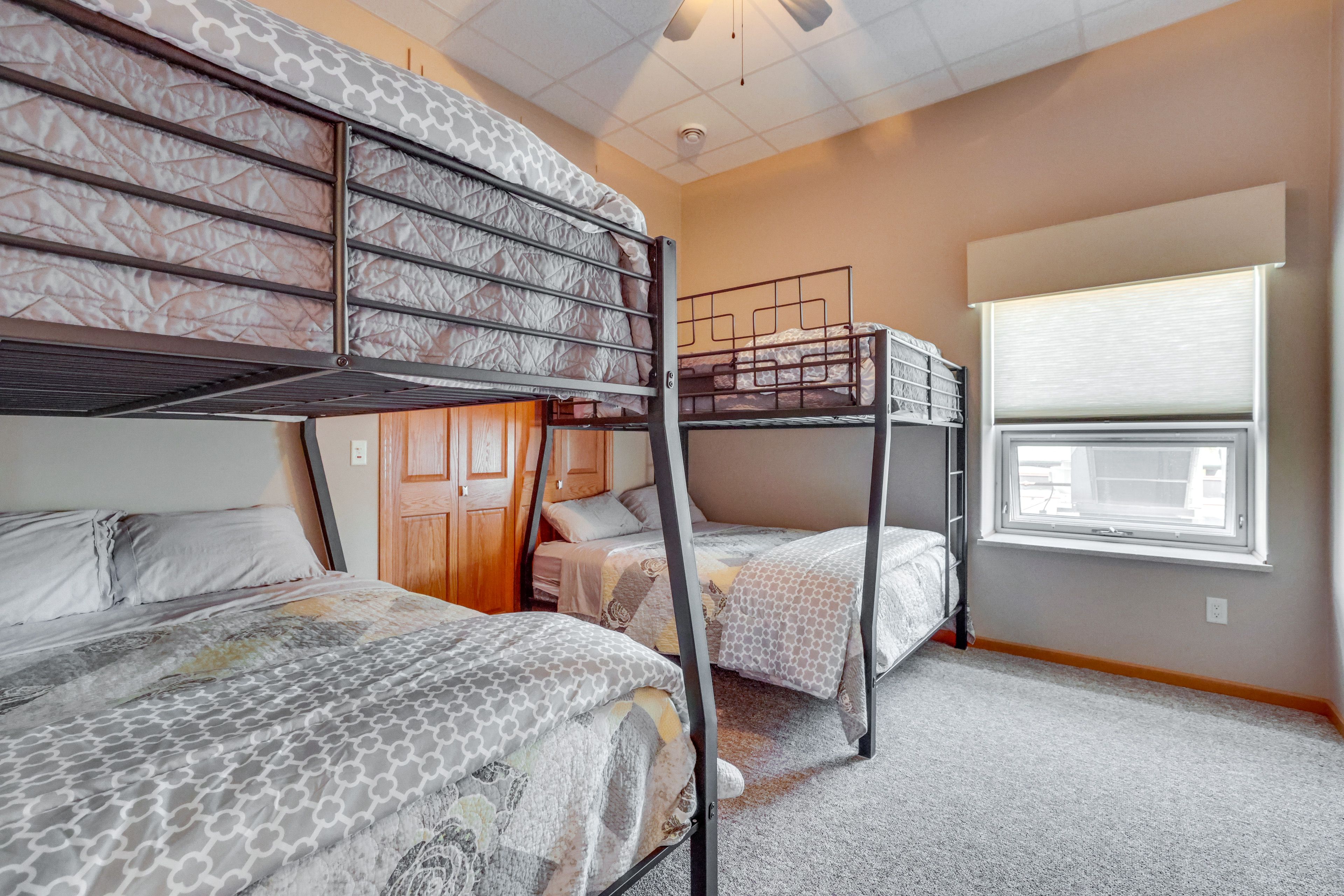 Bedroom 2 | 2 Full/Queen Bunk Beds