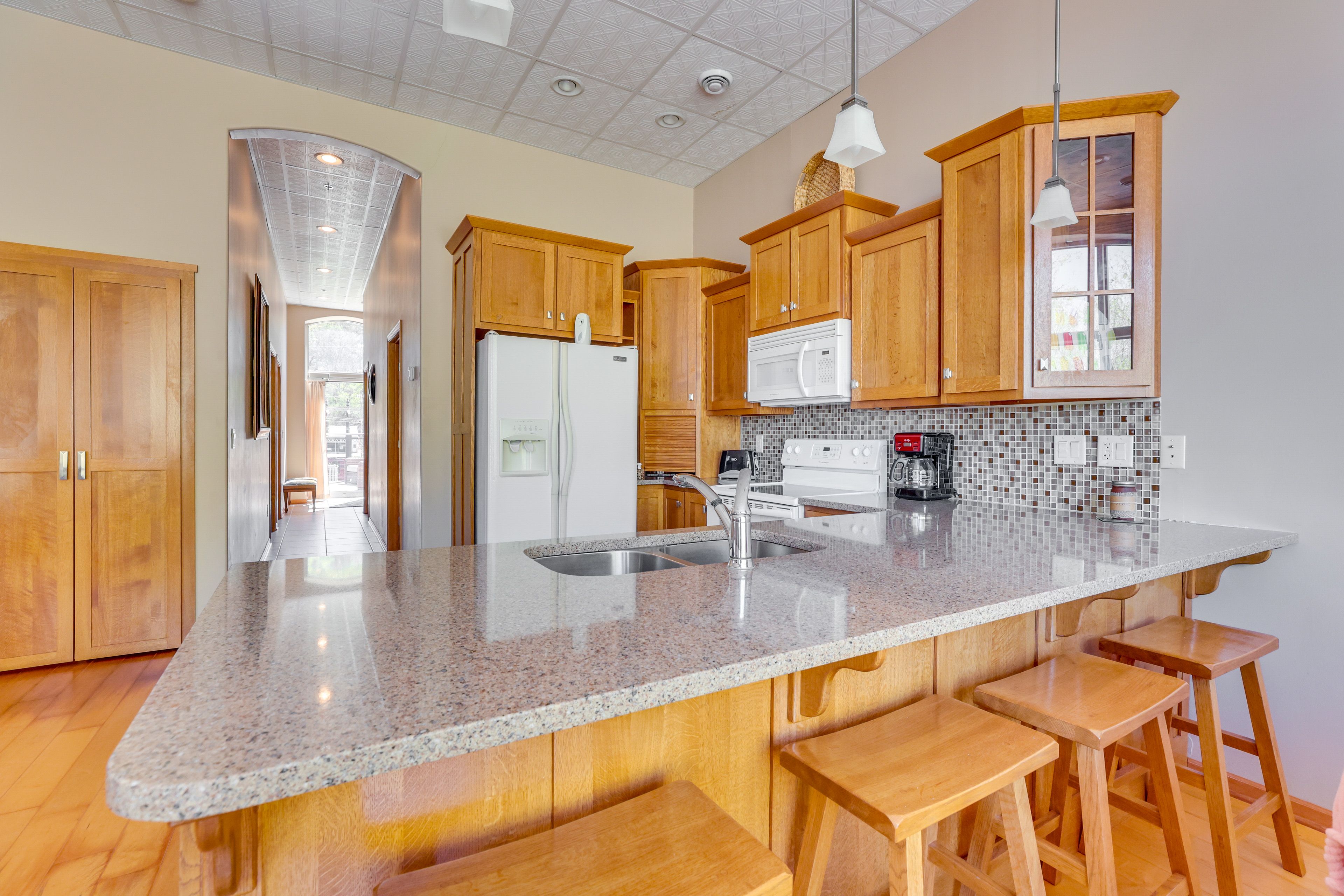 Kitchen | Breakfast Bar | Mr. Coffee Coffee Maker | Dishwasher