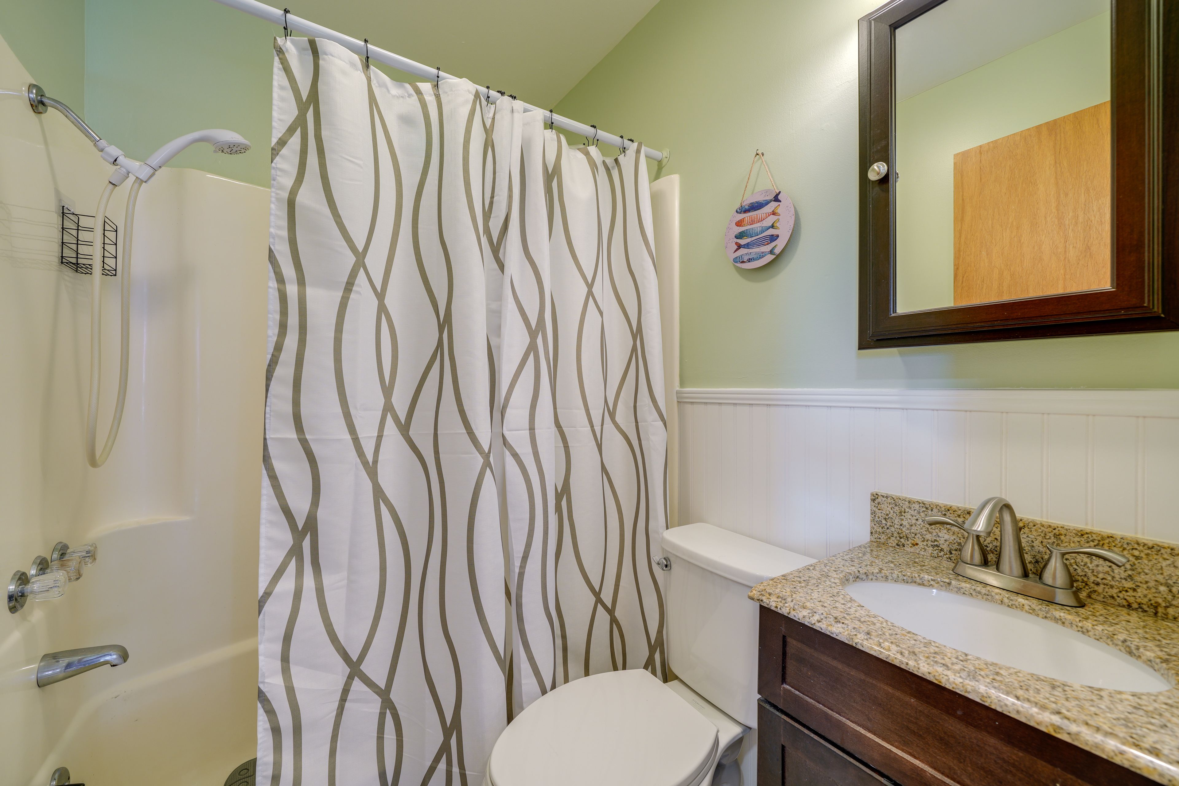 Full Bathroom | Complimentary Toiletries