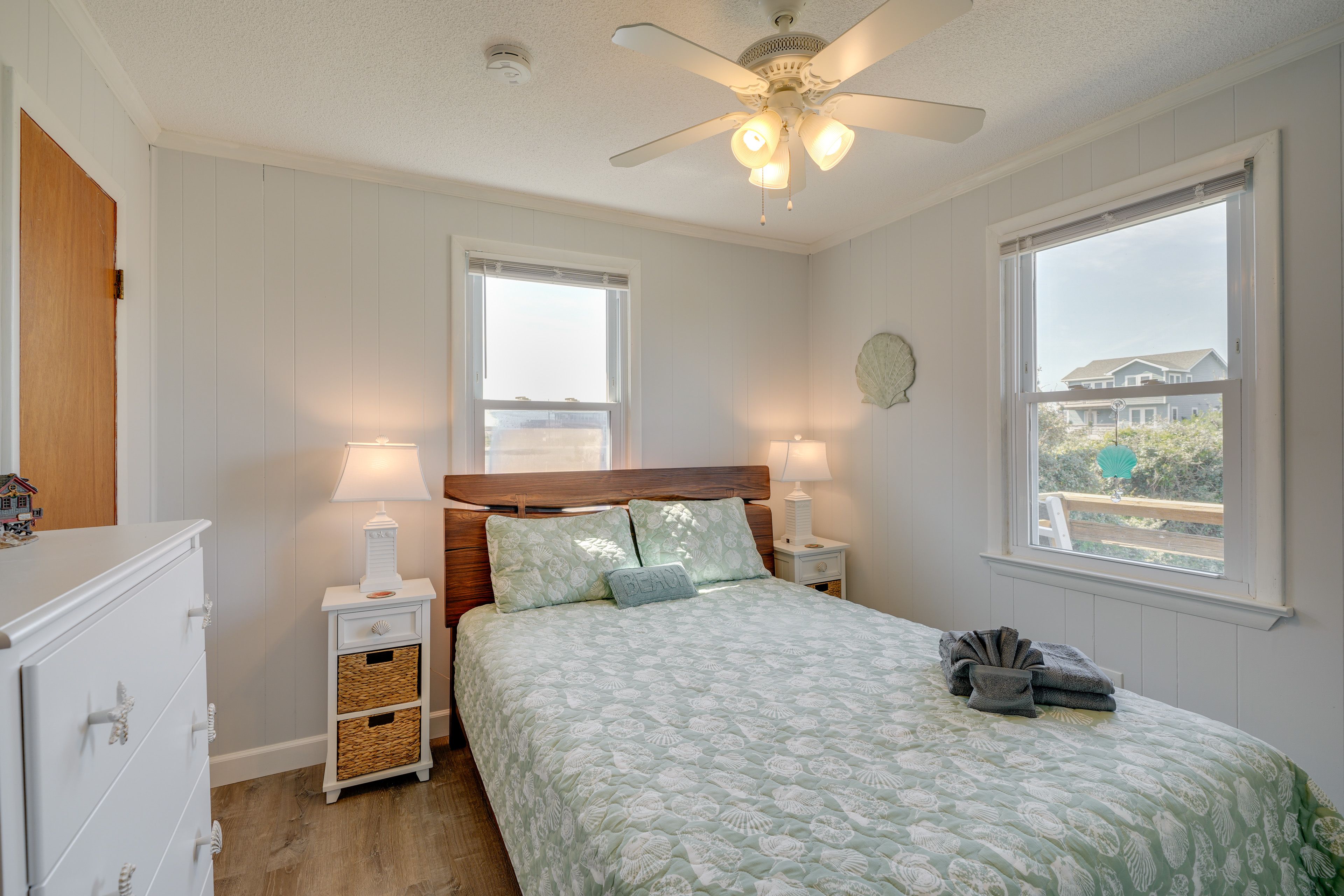 Bedroom 2 | Queen Bed