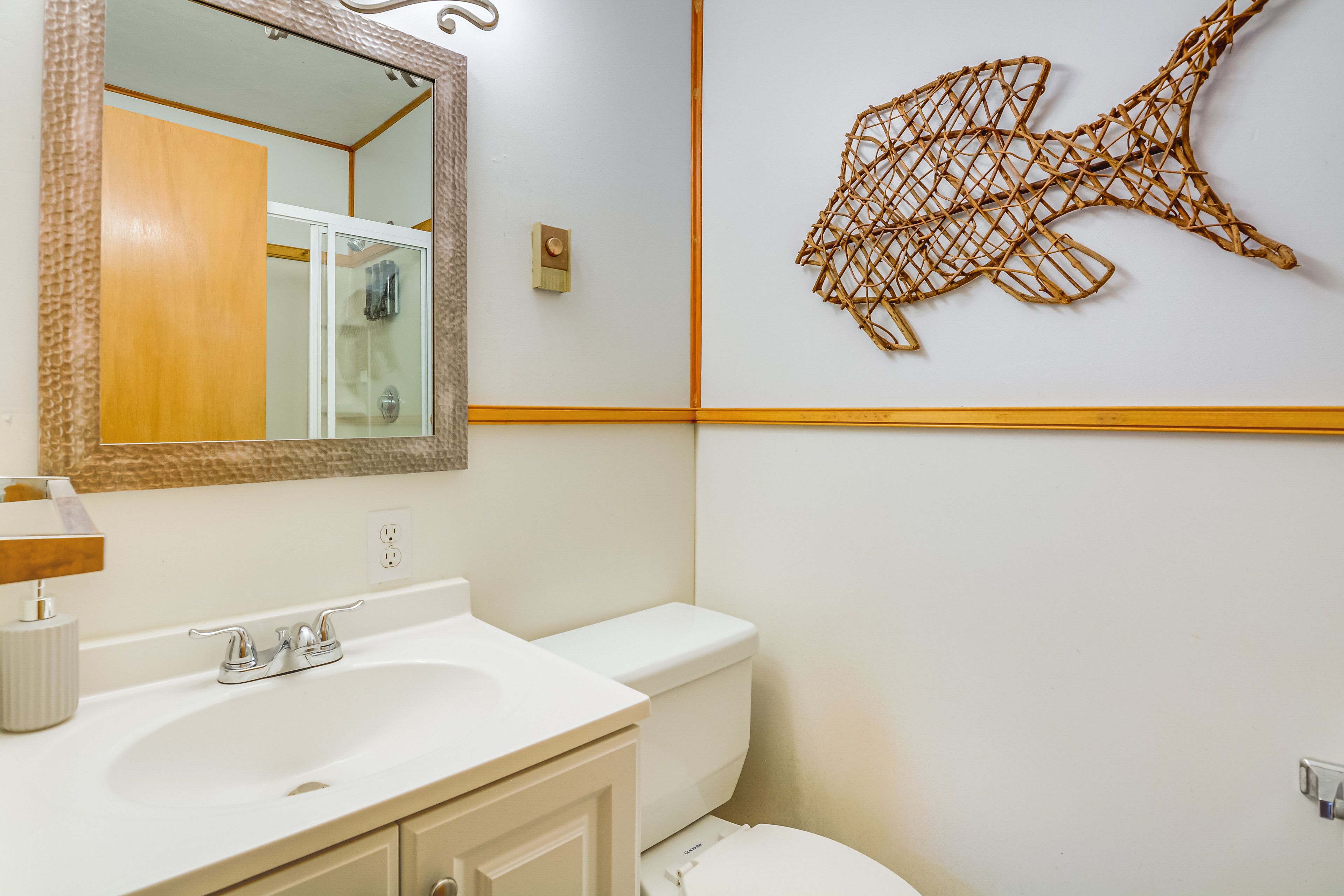 Full Bathroom | Complimentary Toiletries