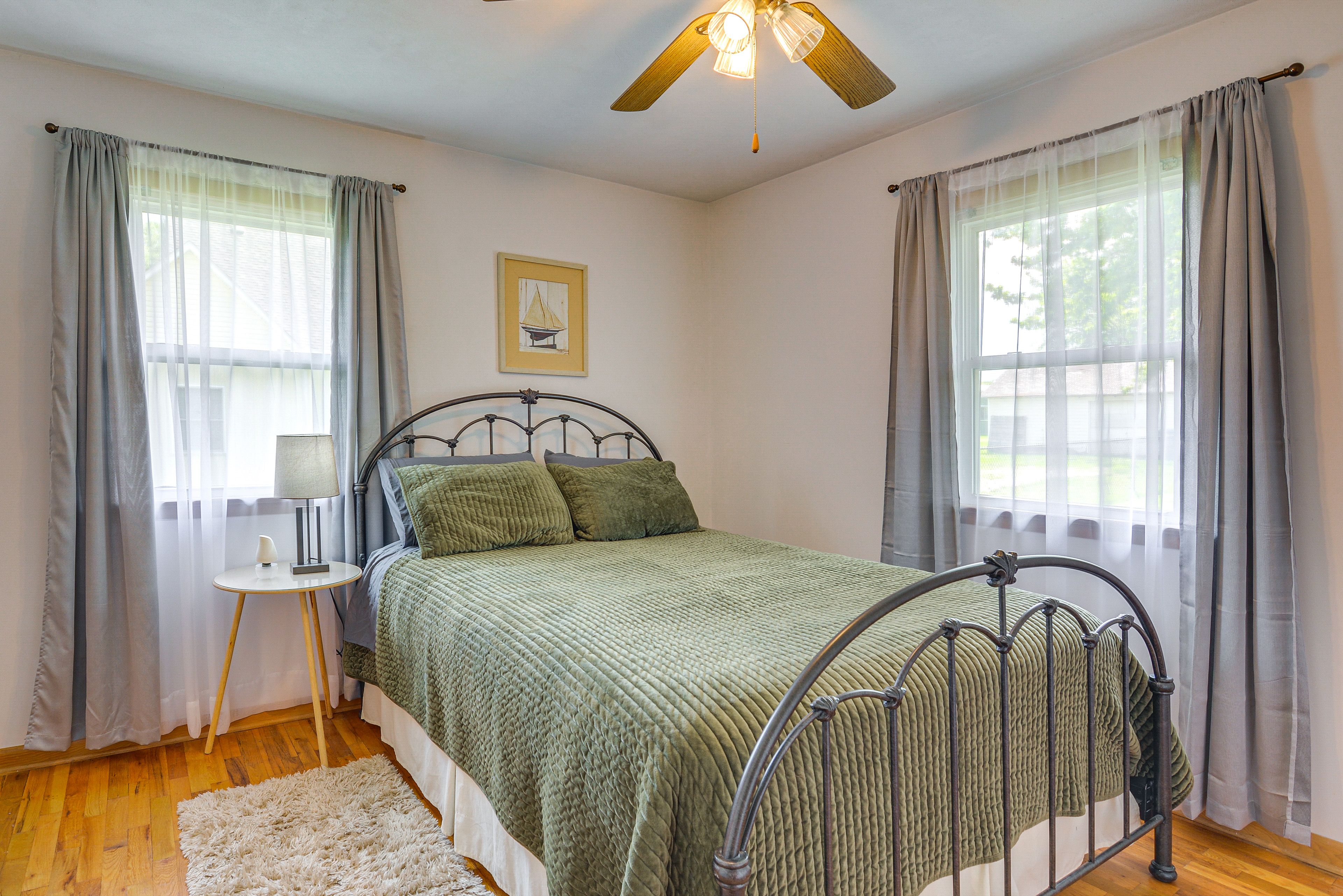 Bedroom 2 | Queen Bed