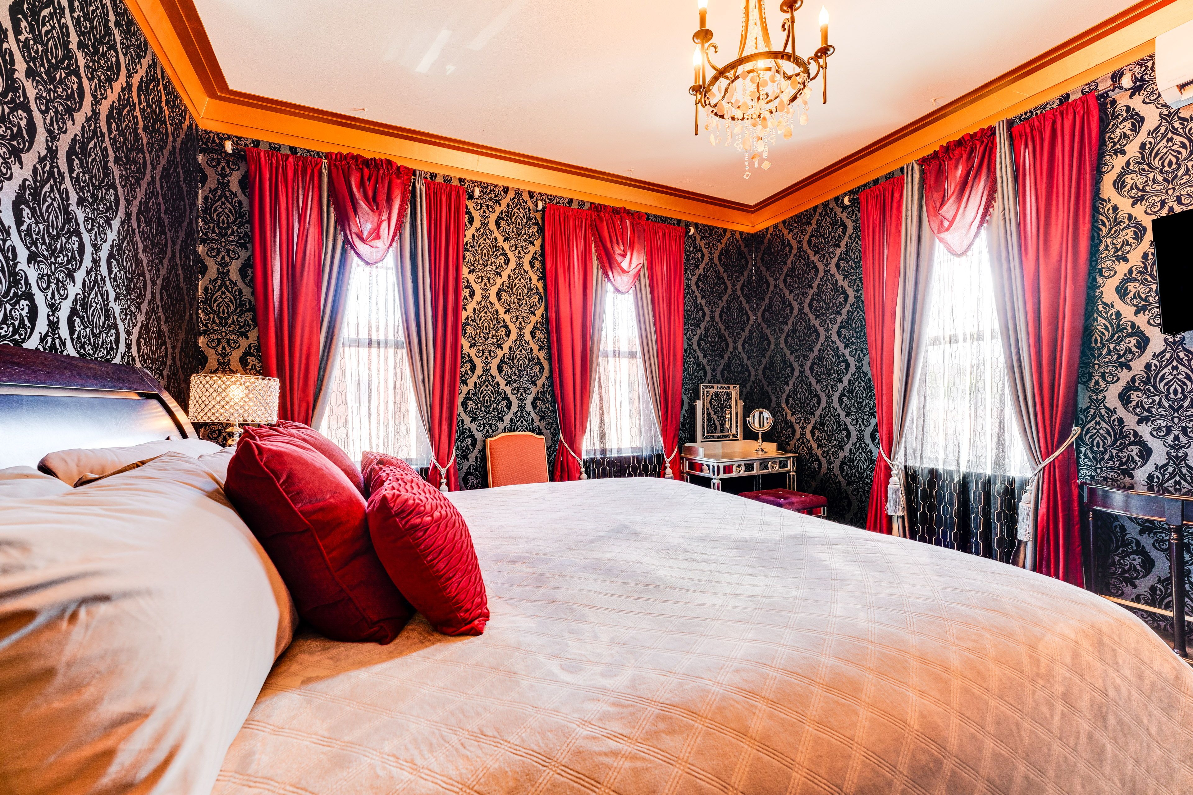 Bedroom 2 | King Bed | Smart TV