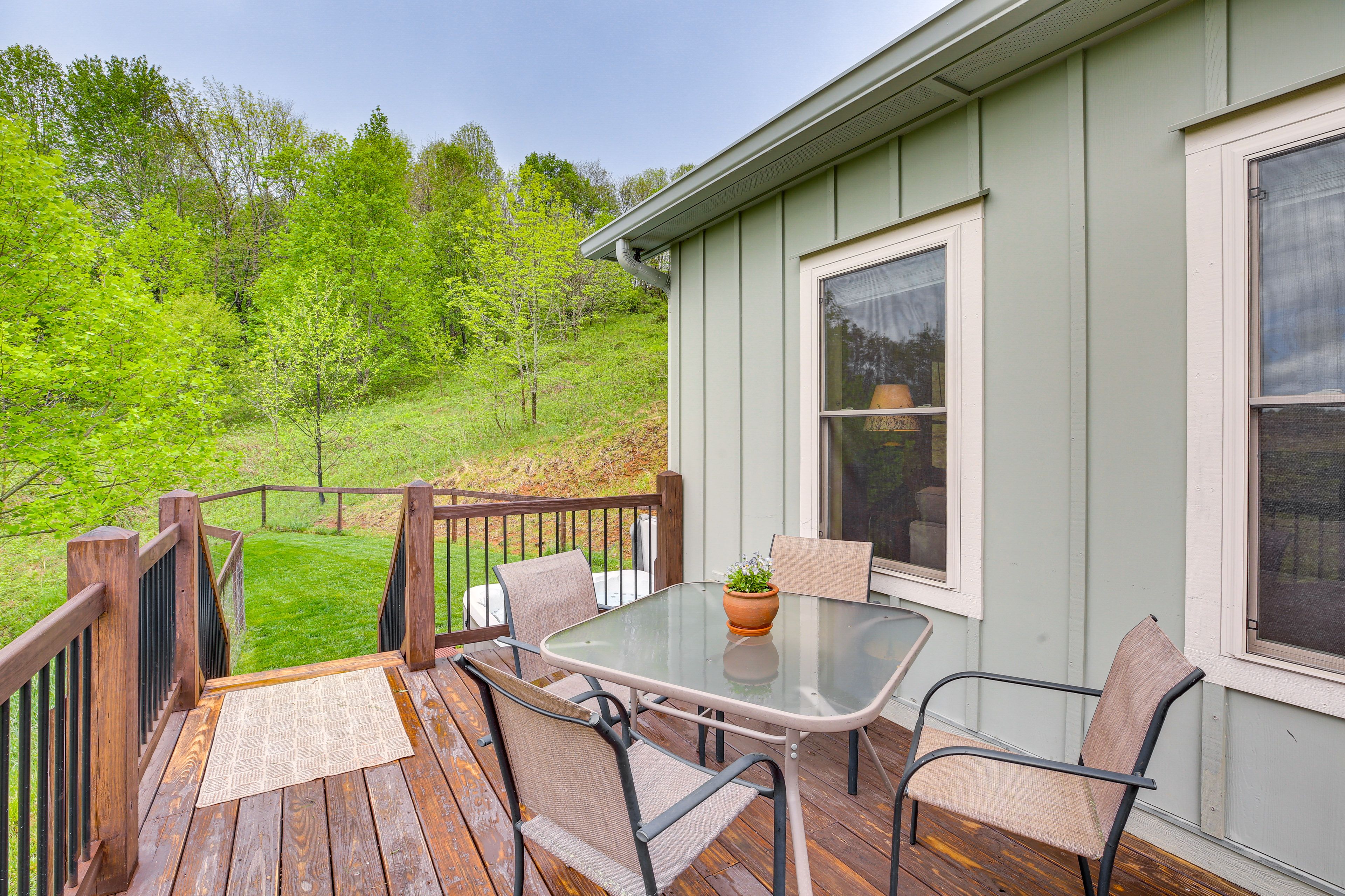 Furnished Deck | Gas Grill