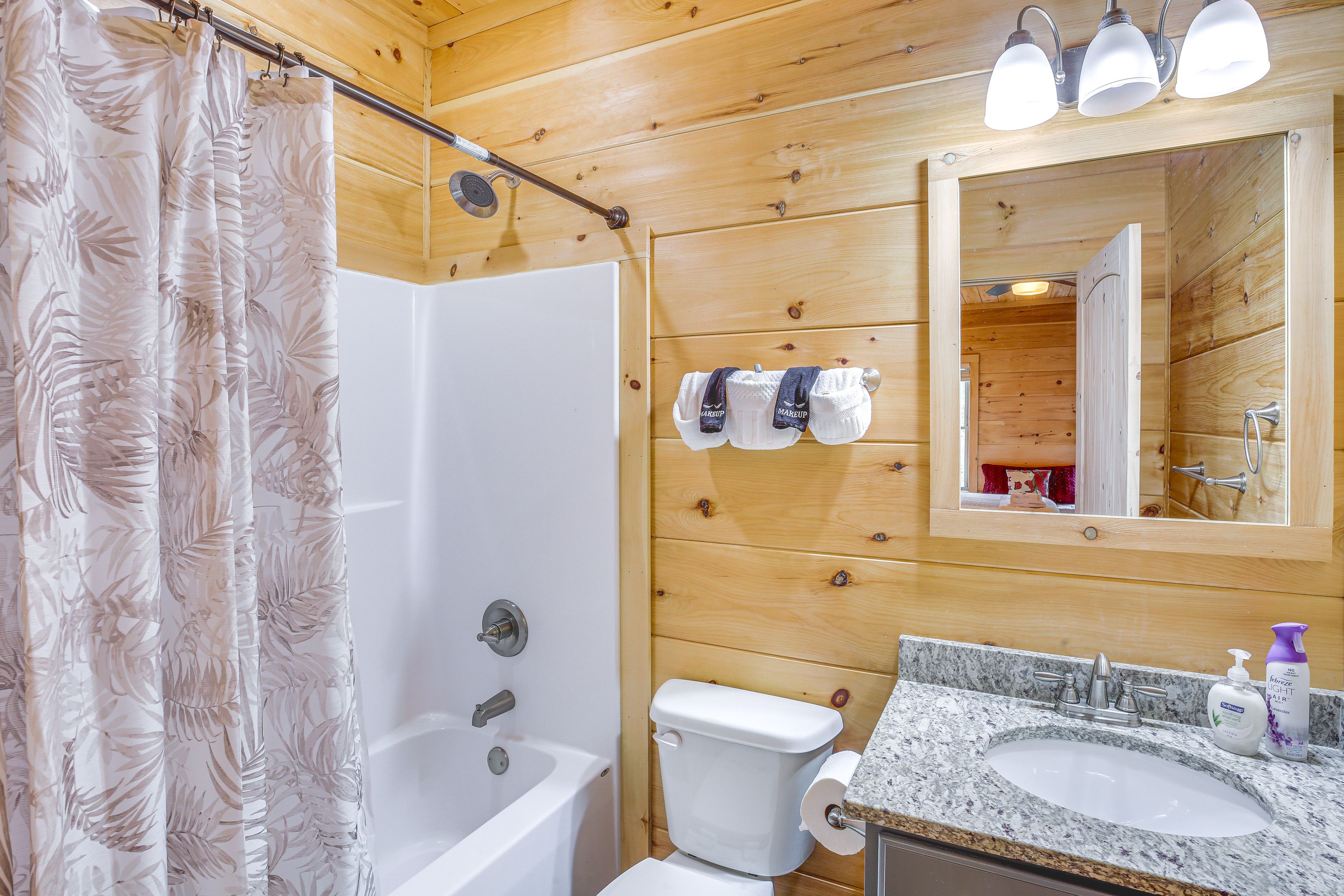 En-Suite Bathroom | Complimentary Toiletries
