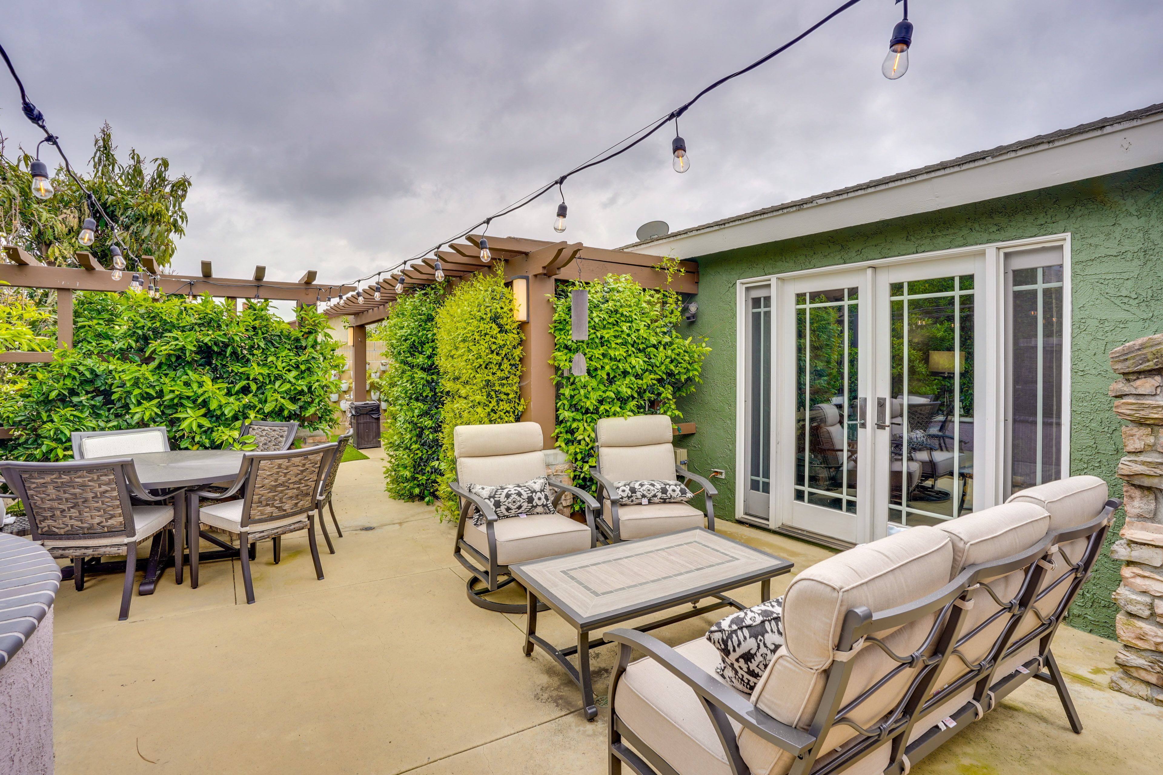 Patio | Outdoor Seating & Dining Area
