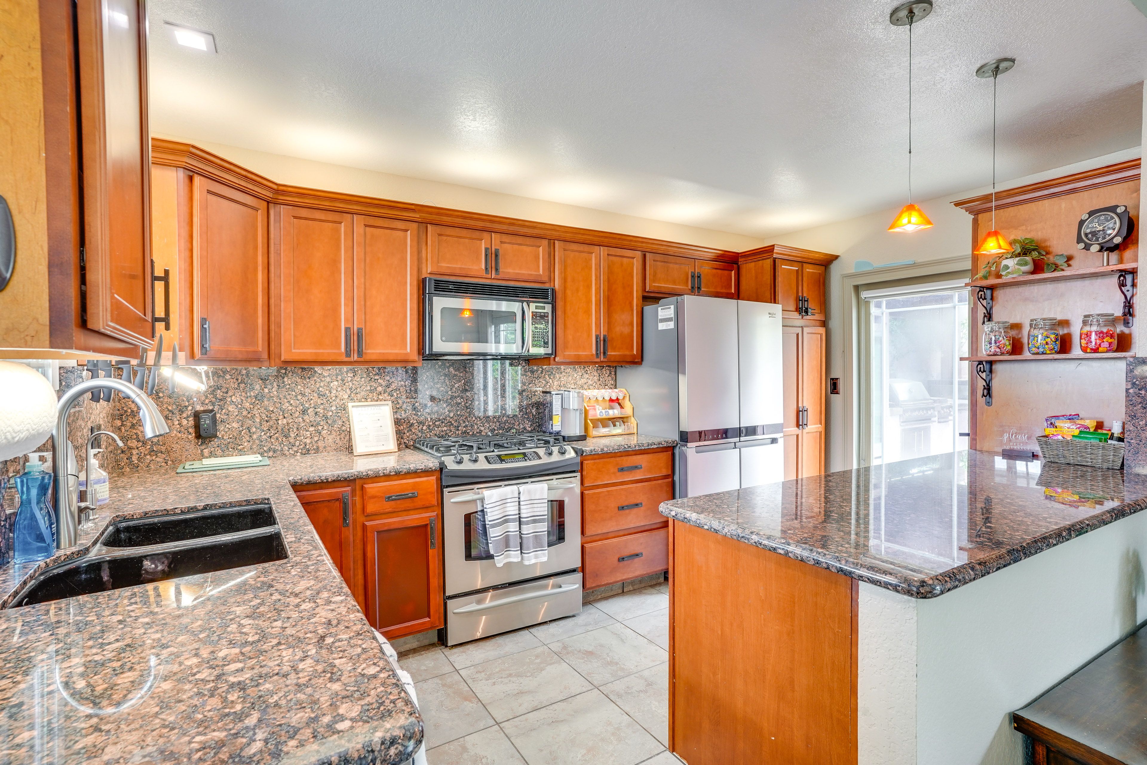 Kitchen | Pod Coffee Maker | Dishwasher | Cooking Utensils