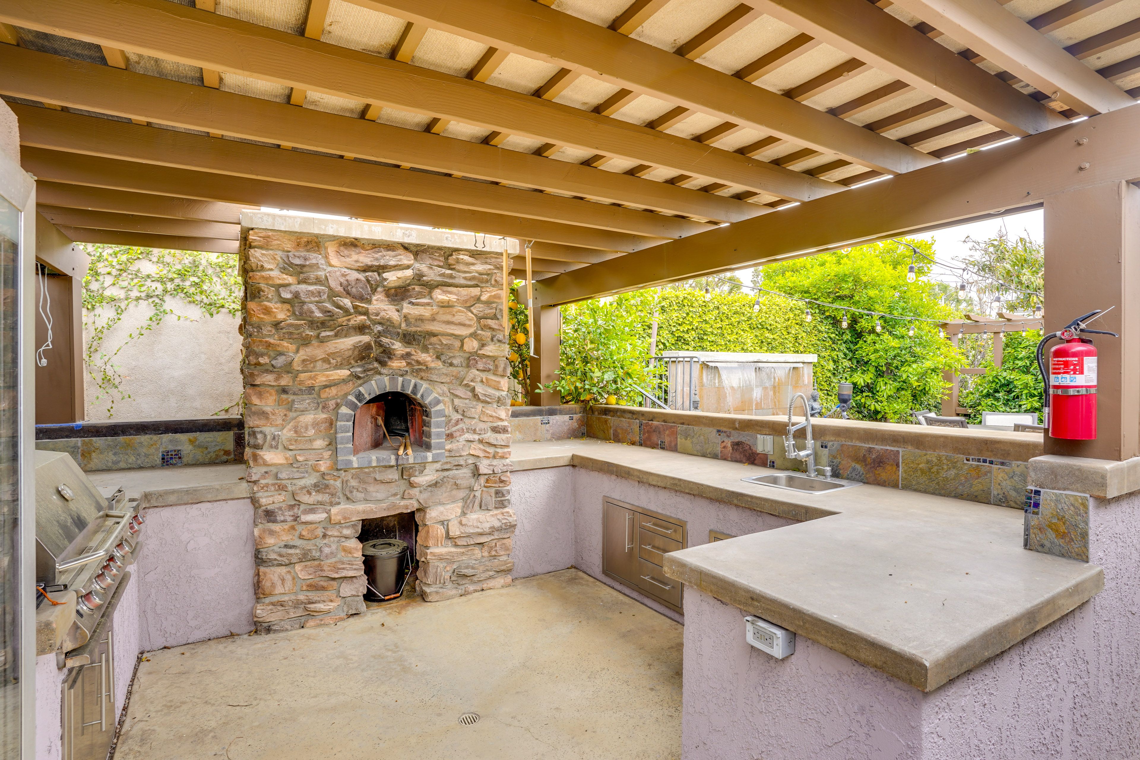 Outdoor Kitchen | Gas Grill | Refrigerator