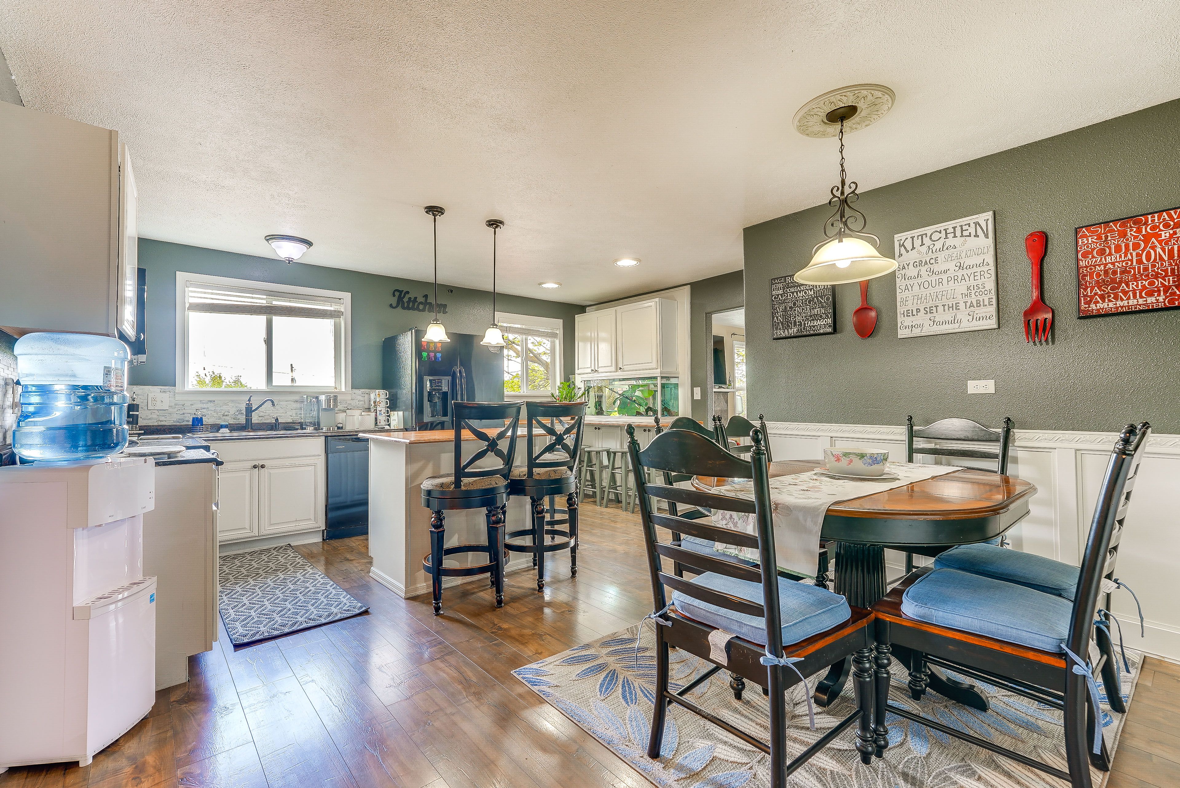 Dining Area | Dishware & Flatware Provided | Breakfast Bar