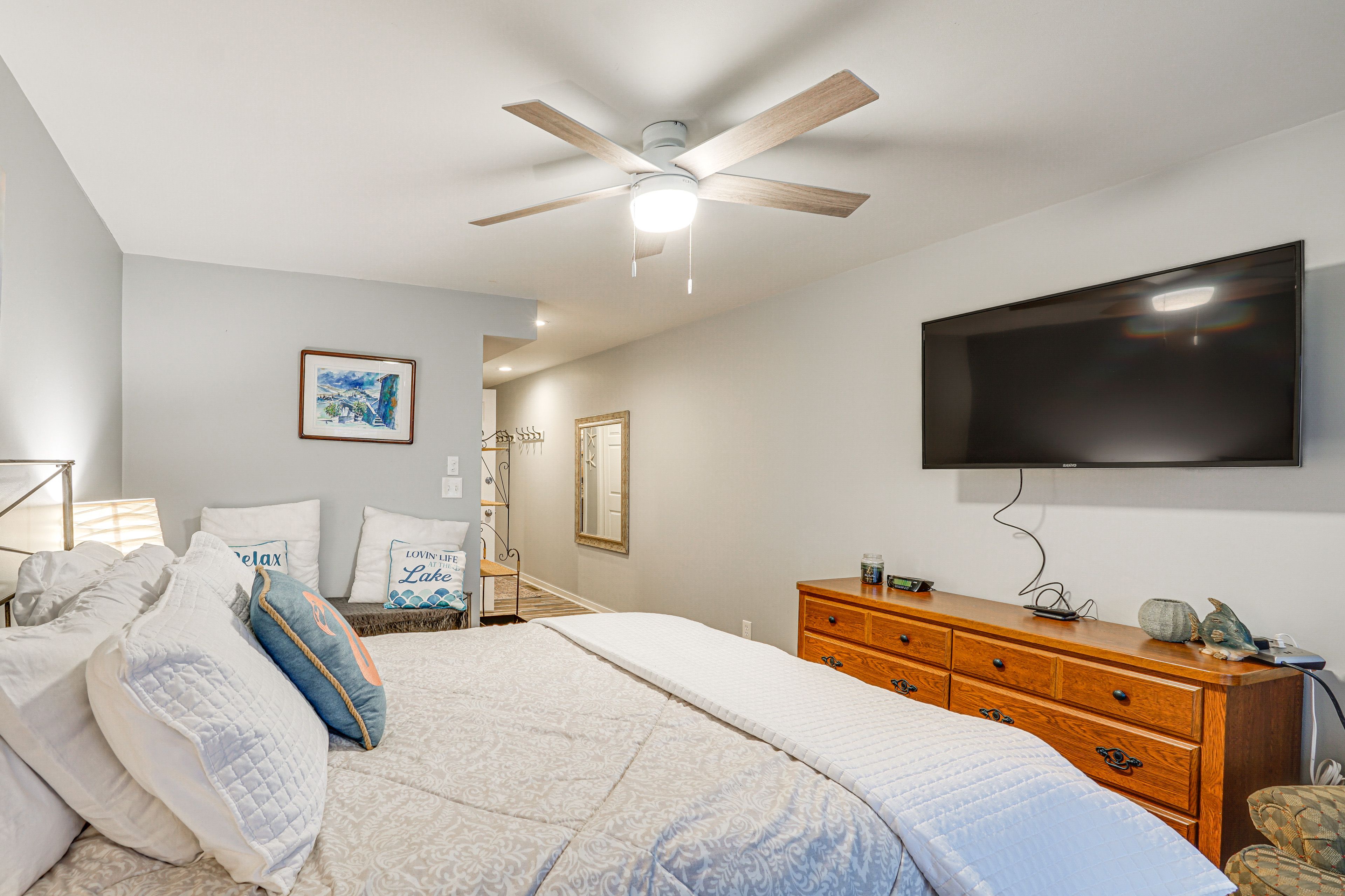 Bedroom 2 | Queen Bed