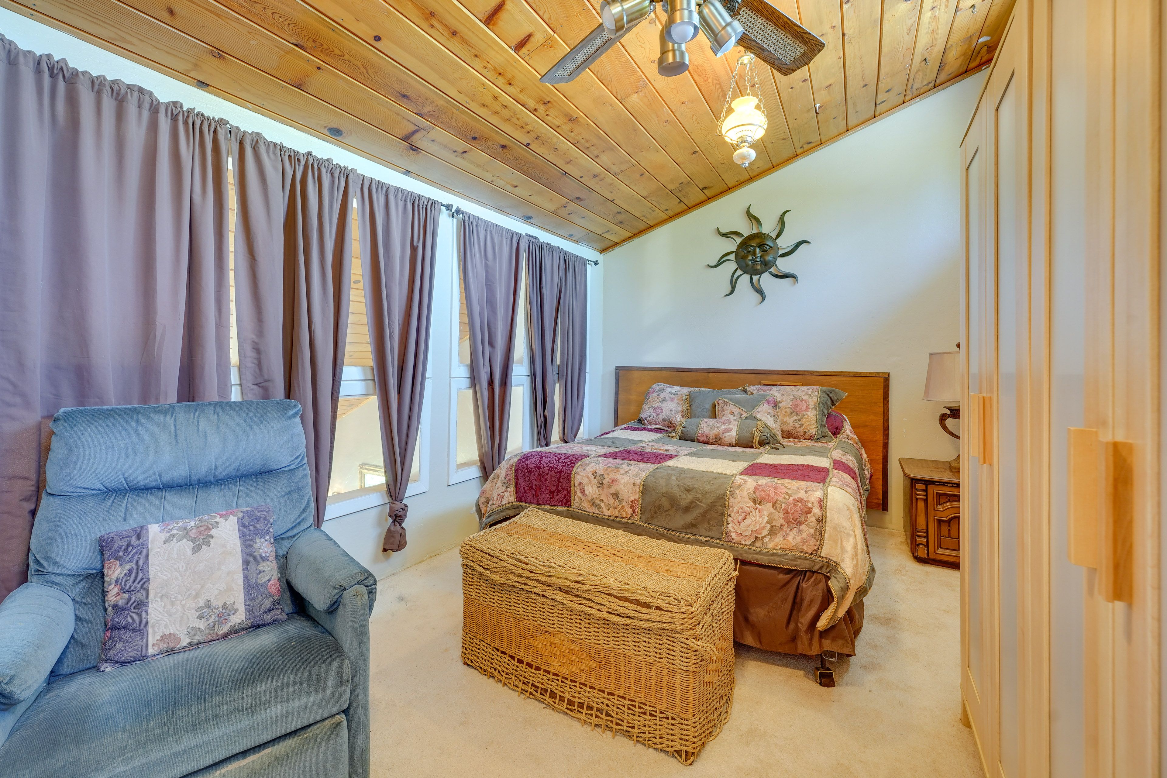 Bedroom | Queen Bed | 2nd Floor