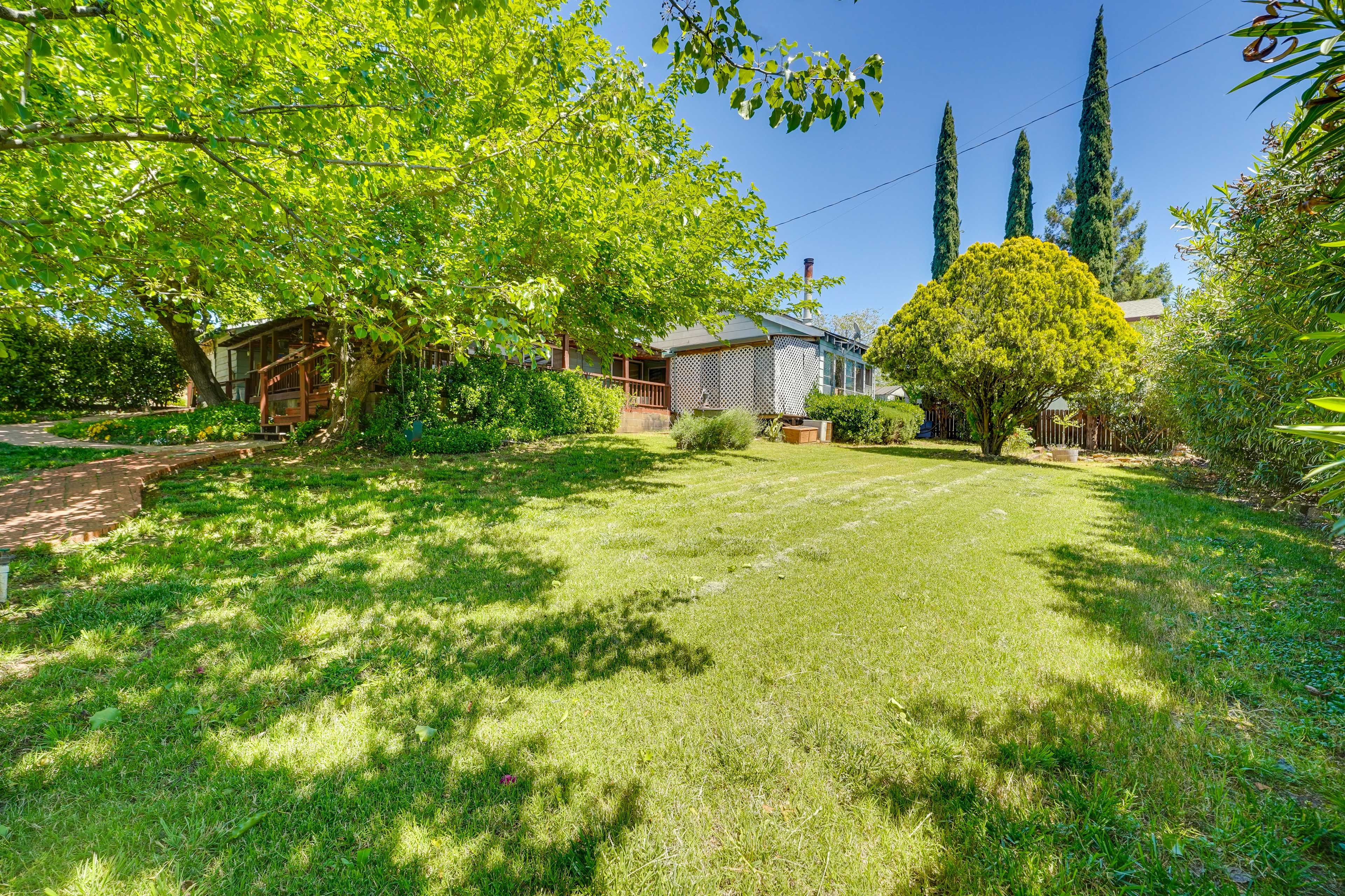 Cottage Exterior | Shared Yard