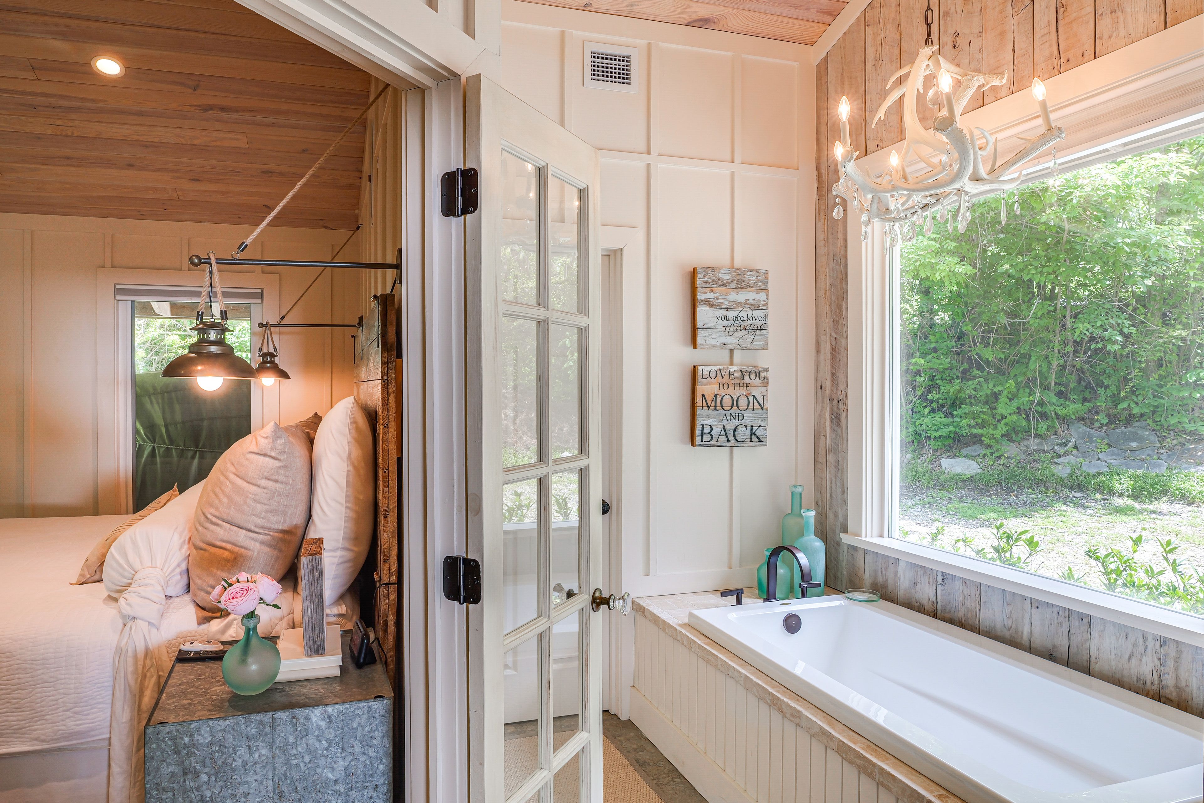 En-Suite Bathroom | 1st Floor | Soaking Tub & Shower