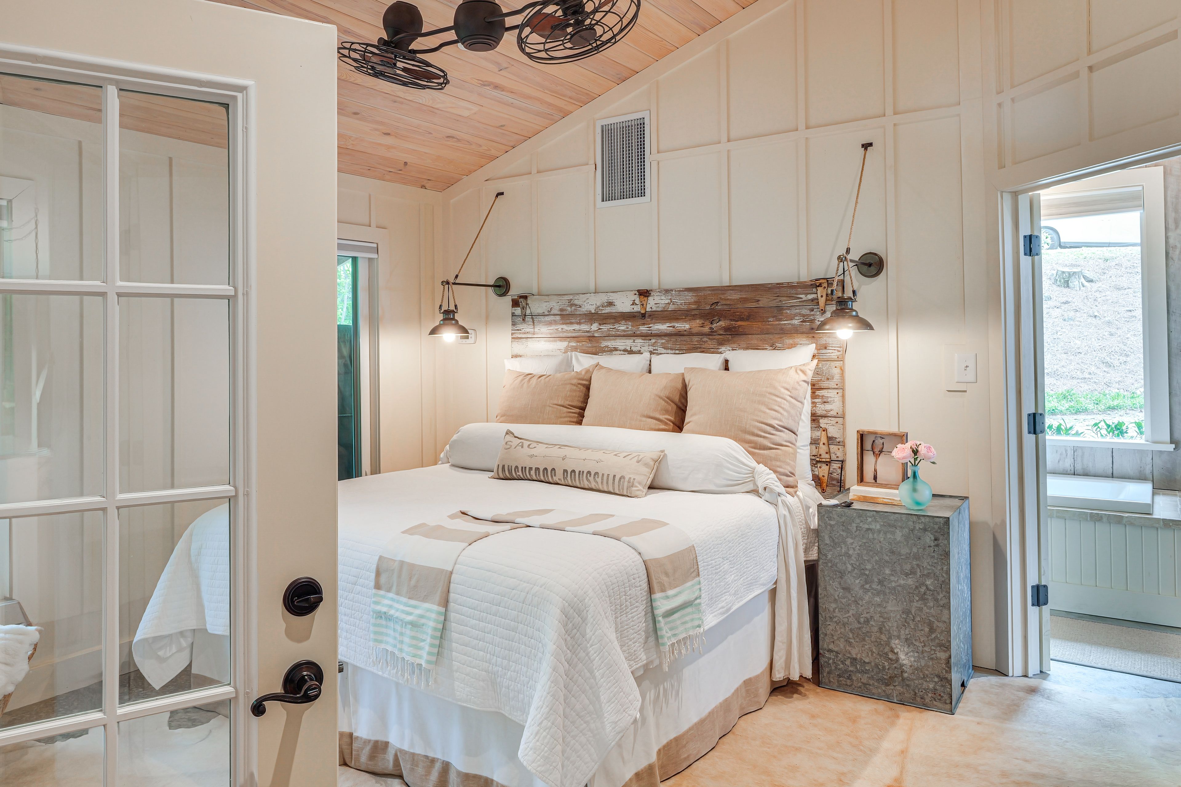 Bedroom 1 | King Bed | 1st Floor | En-Suite Bathroom
