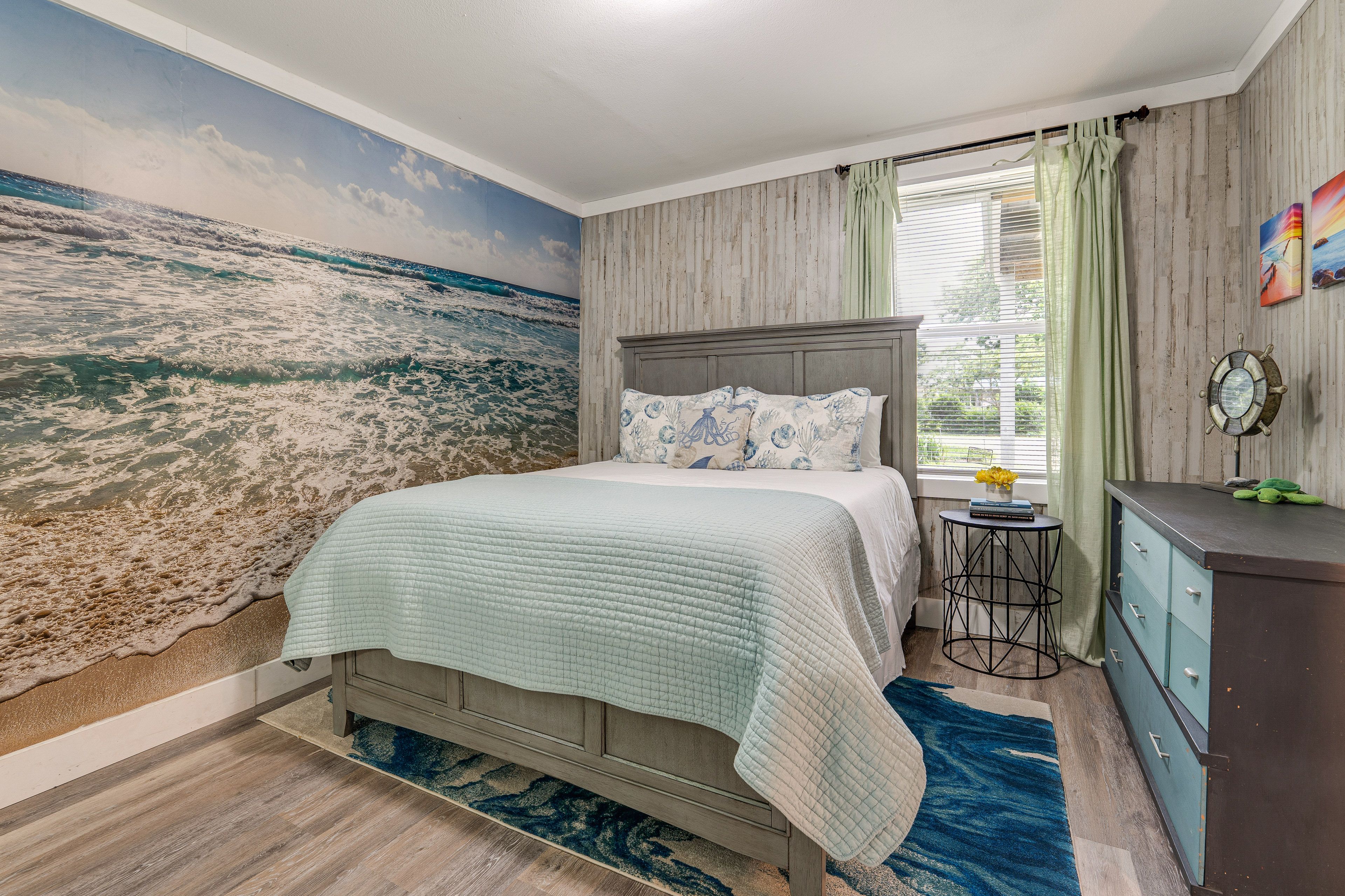 Bedroom 2 | Queen Bed | En-Suite Half Bathroom