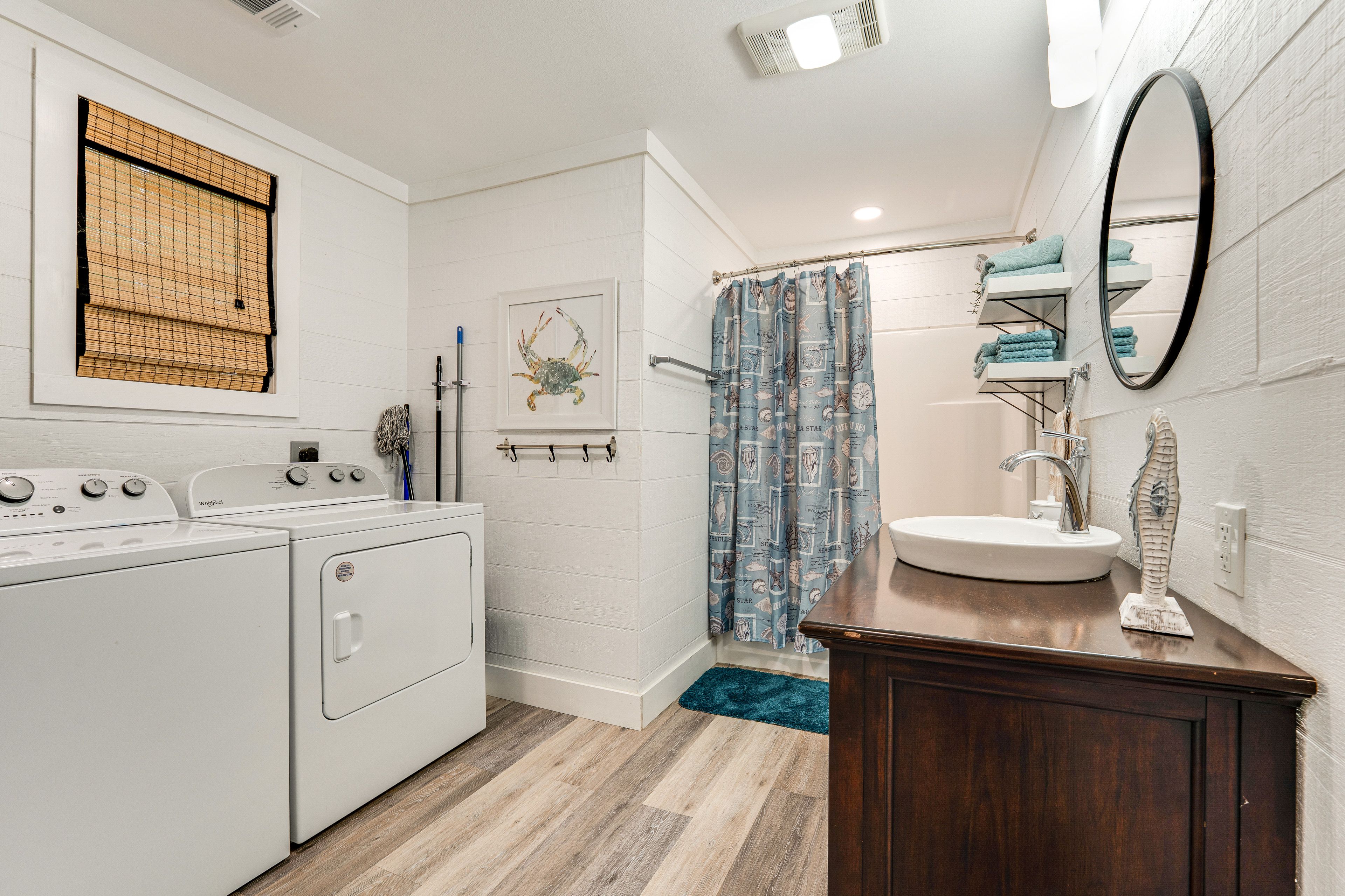 Full Bathroom | Towels Provided | In-Unit Laundry