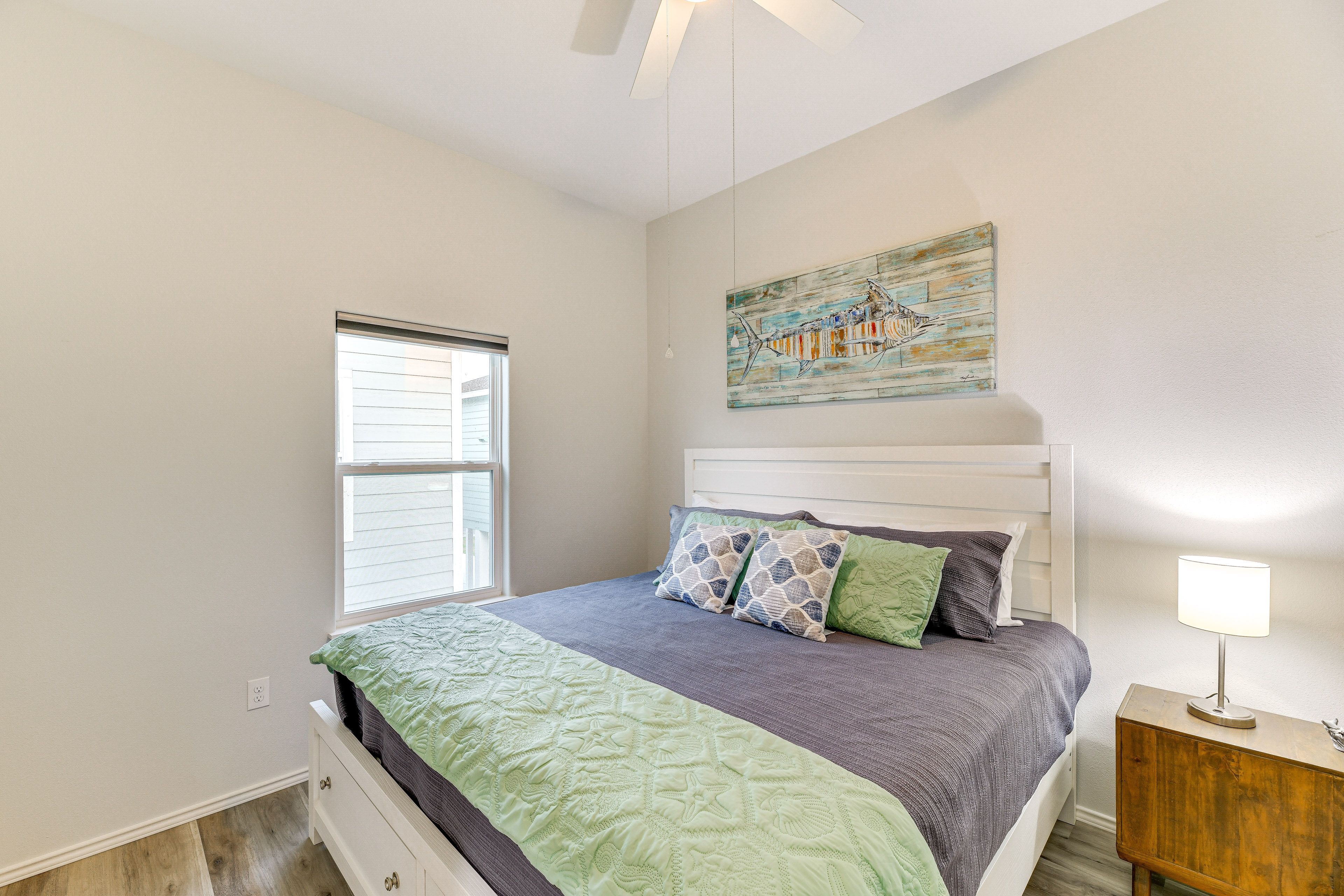 Bedroom 1 | King Bed | Linens & Towels Provided
