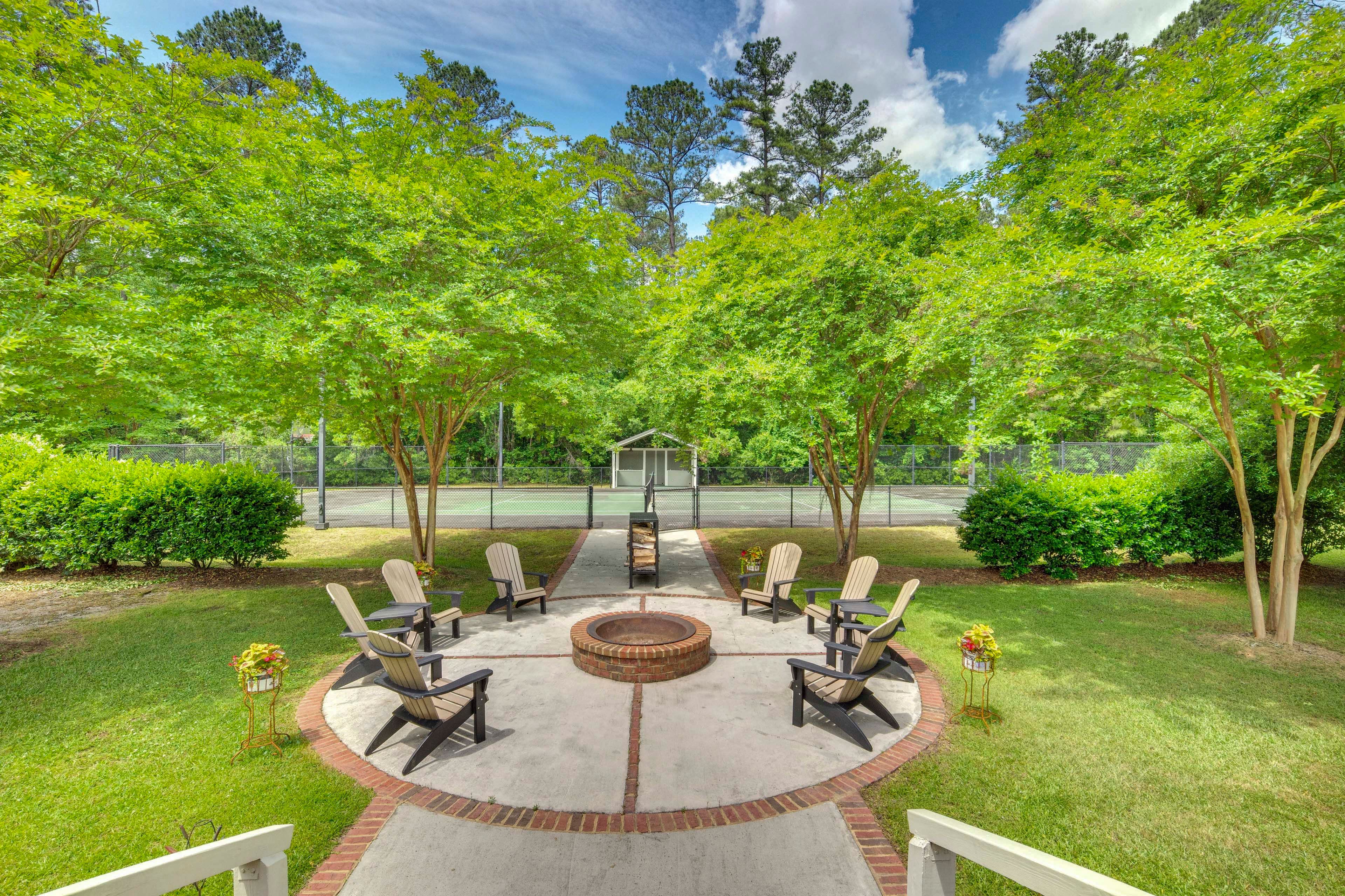 Walterboro Vacation Rental | 3BR | 3.5BA | 7 Steps Required | 4,200 Sq Ft