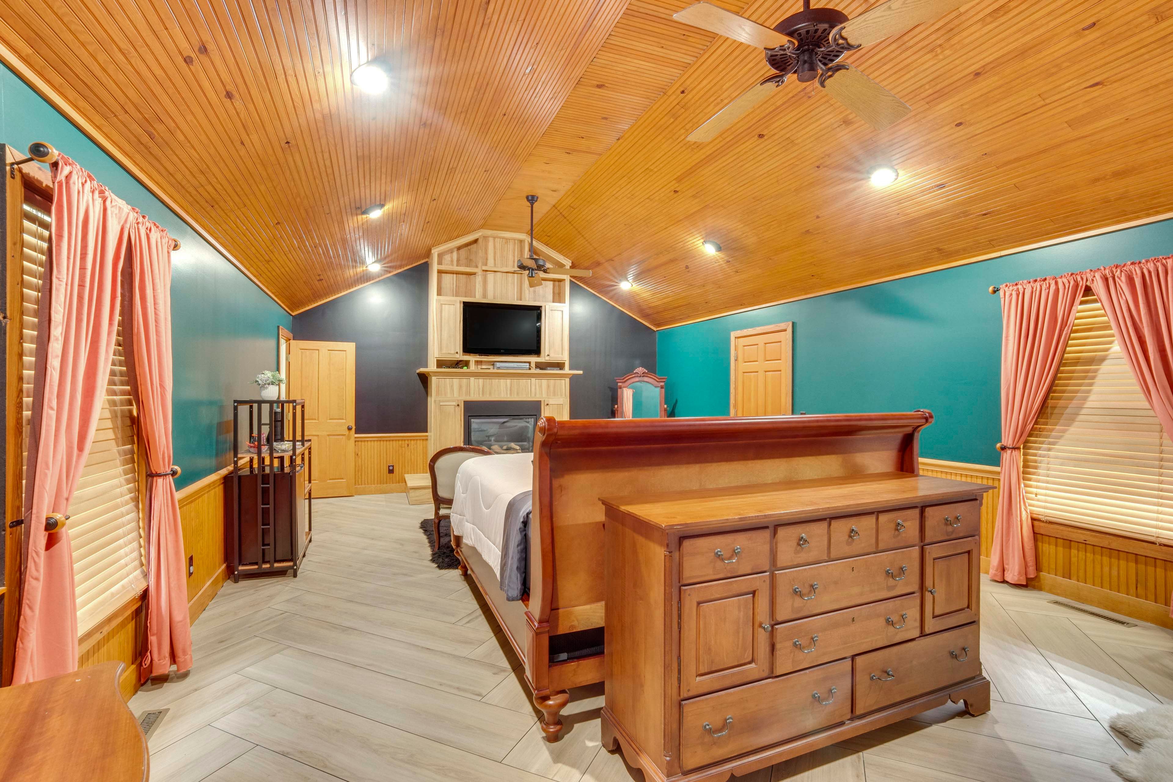 Bedroom 1 | King Bed