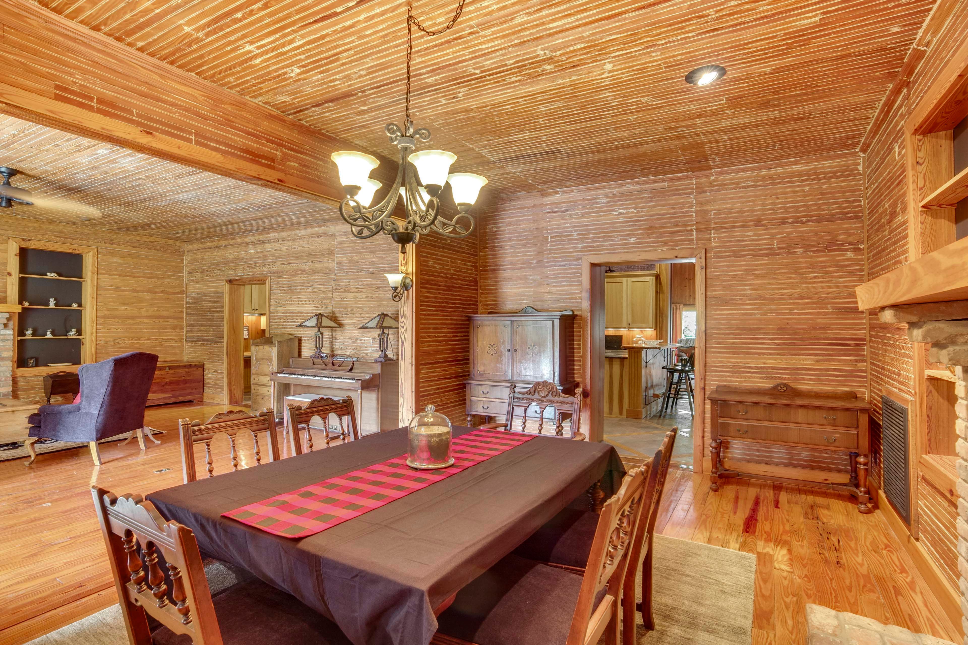 Dining Table | Dishware & Flatware