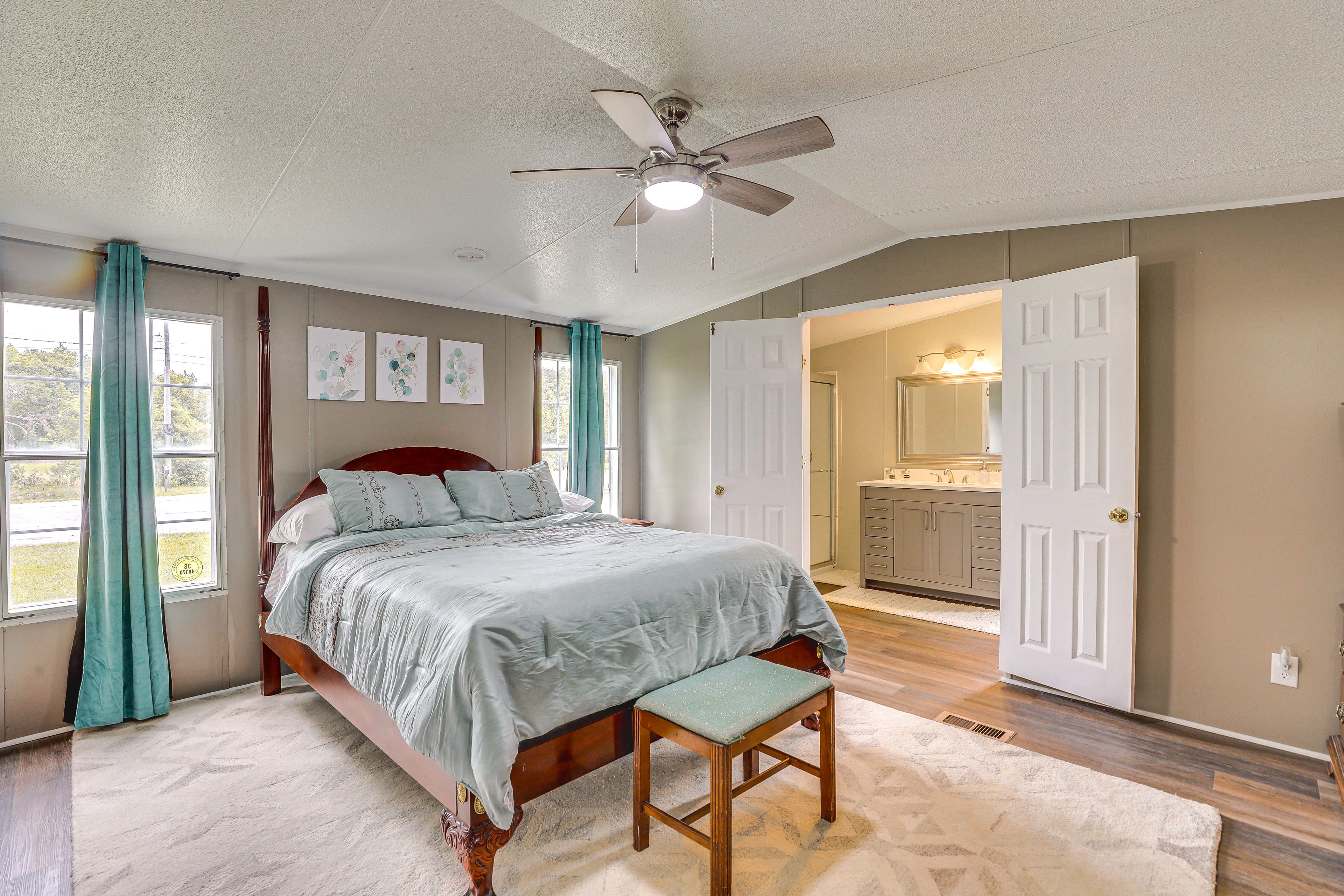 Bedroom 1 | King Bed