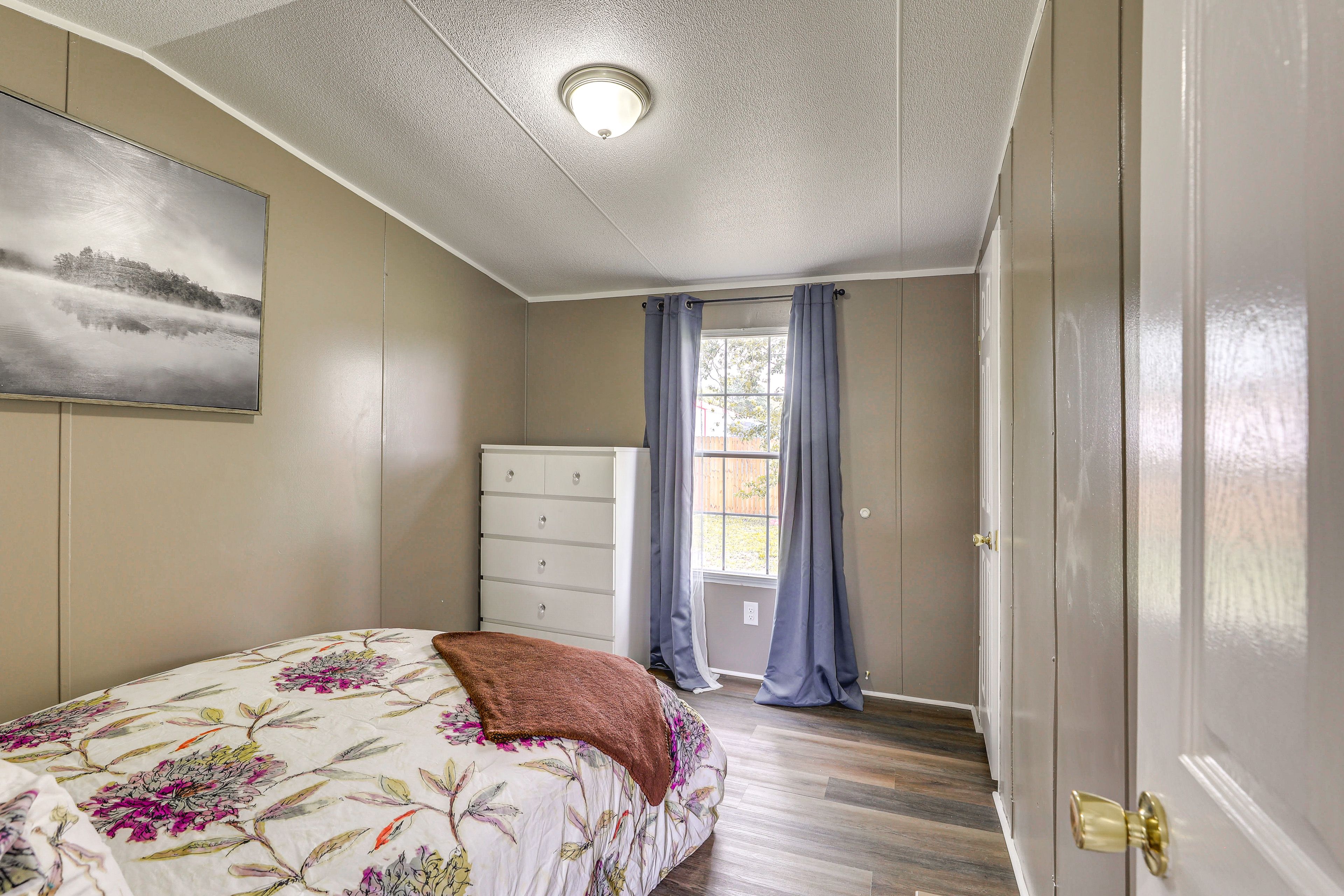 Bedroom 2 | Queen Bed