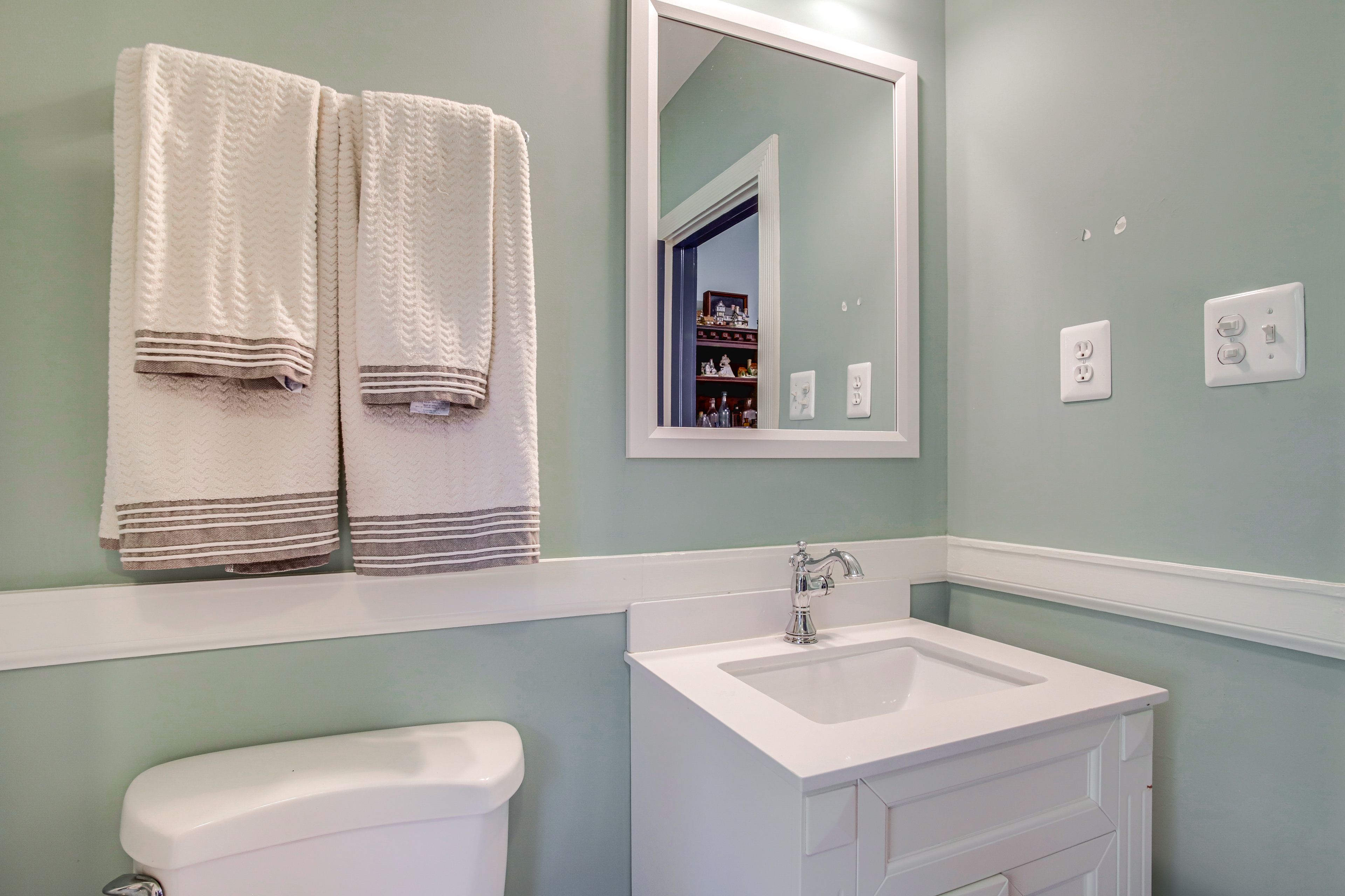 Full Bathroom | 2nd Floor | Towels Provided