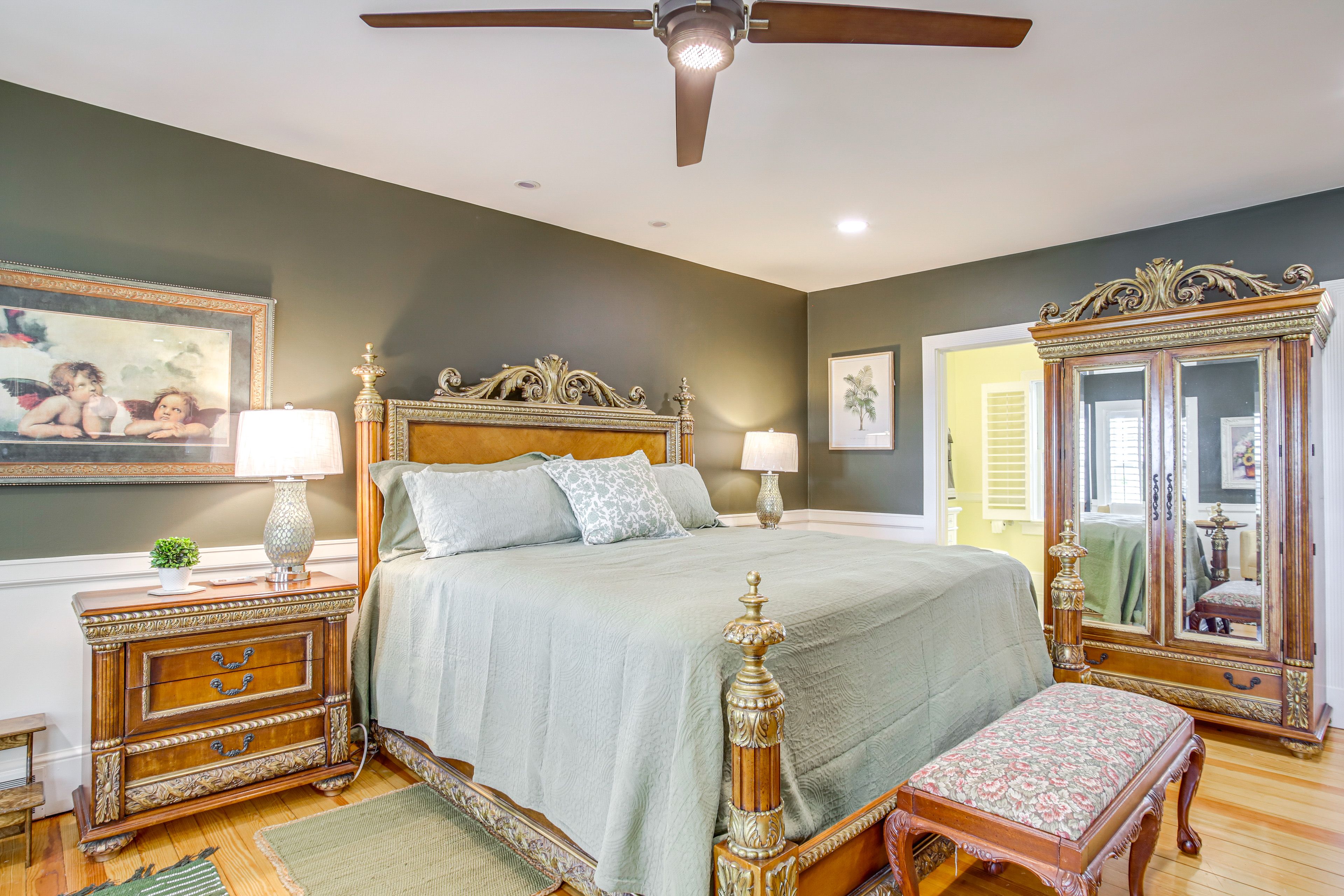 Bedroom 1 | 2nd Floor | King Bed | Smart TV | Office Desk | Linens Provided
