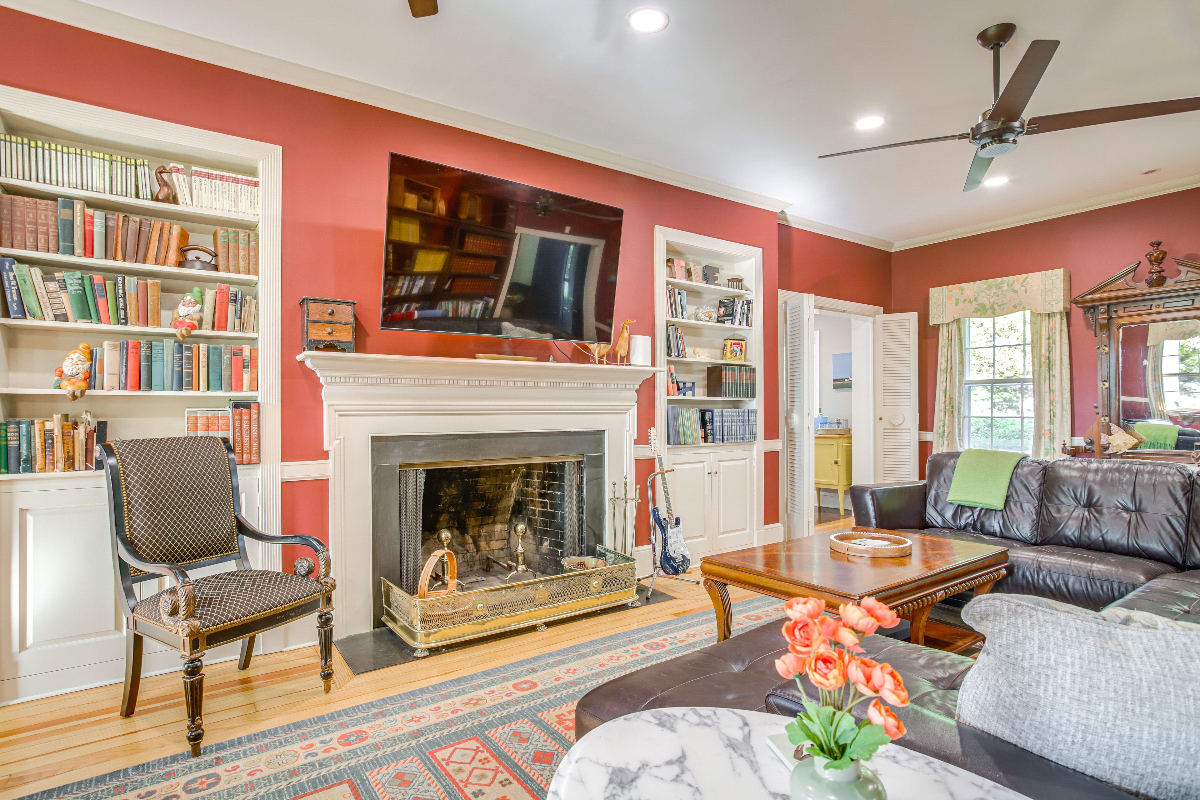Living Room | Decorative Fireplace
