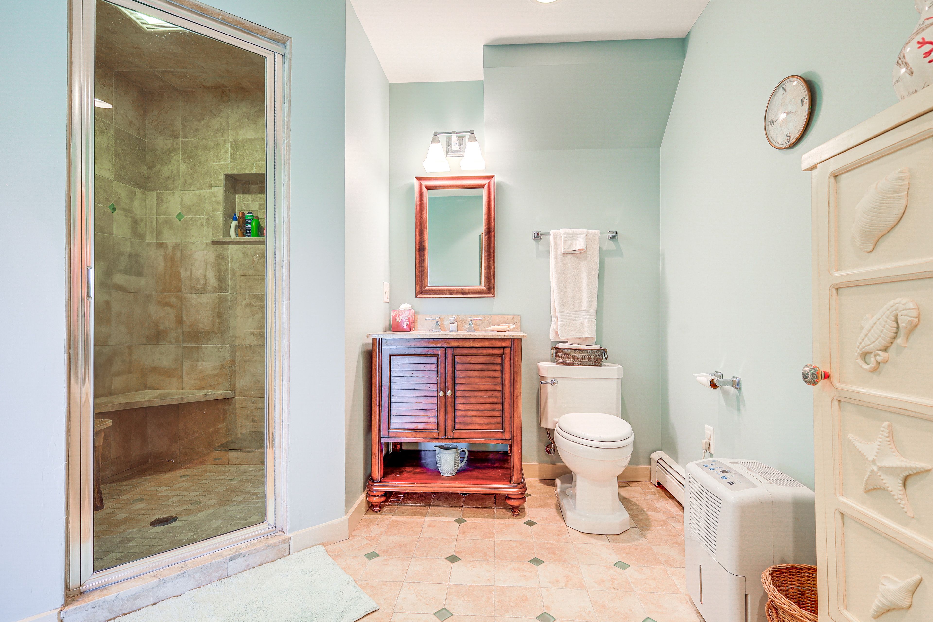 En-Suite Bathroom | 1st Floor | Steam Shower | Soaking Tub | Towels Provided