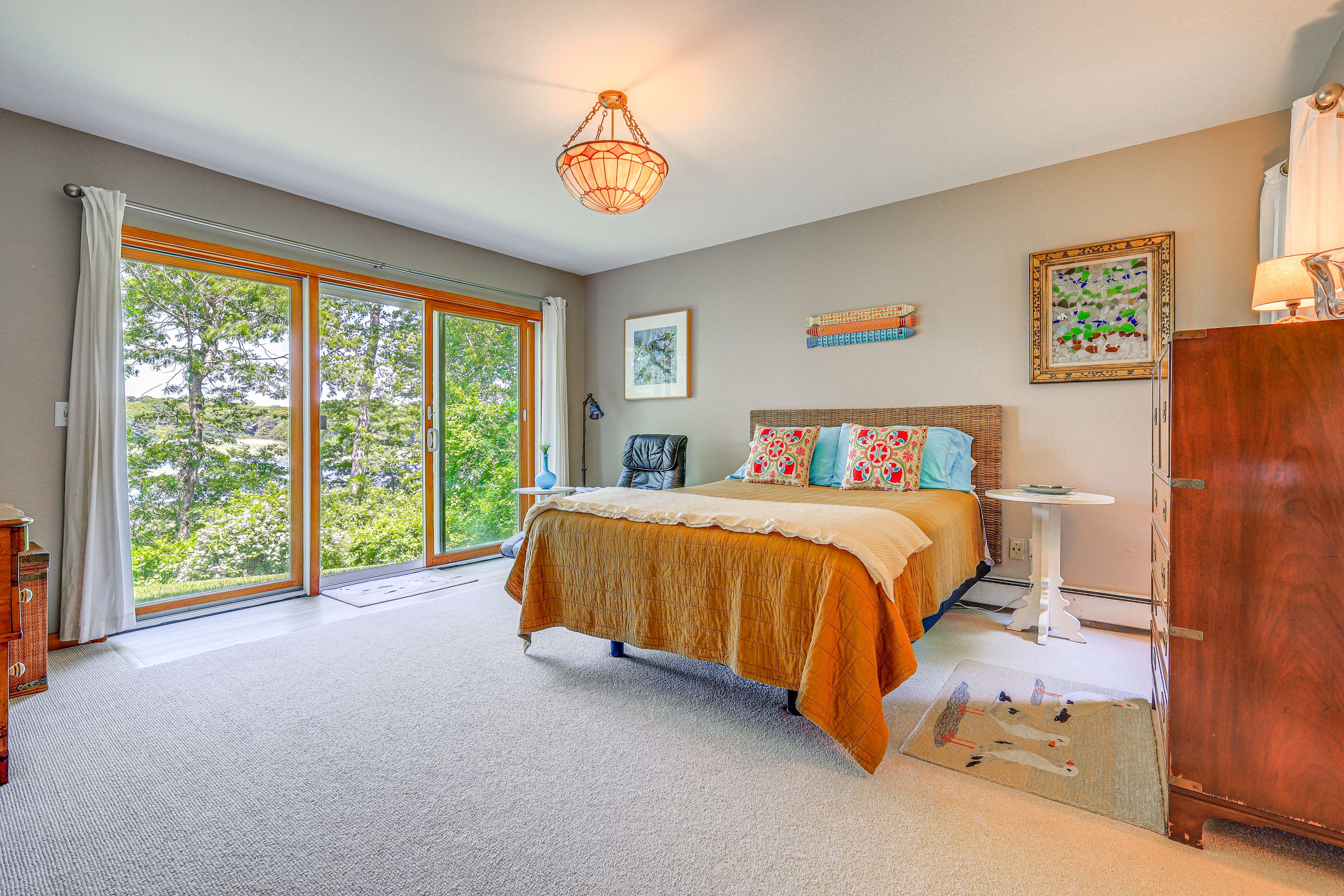 Bedroom 2 | 1st Floor | Queen Bed | Smart TV
