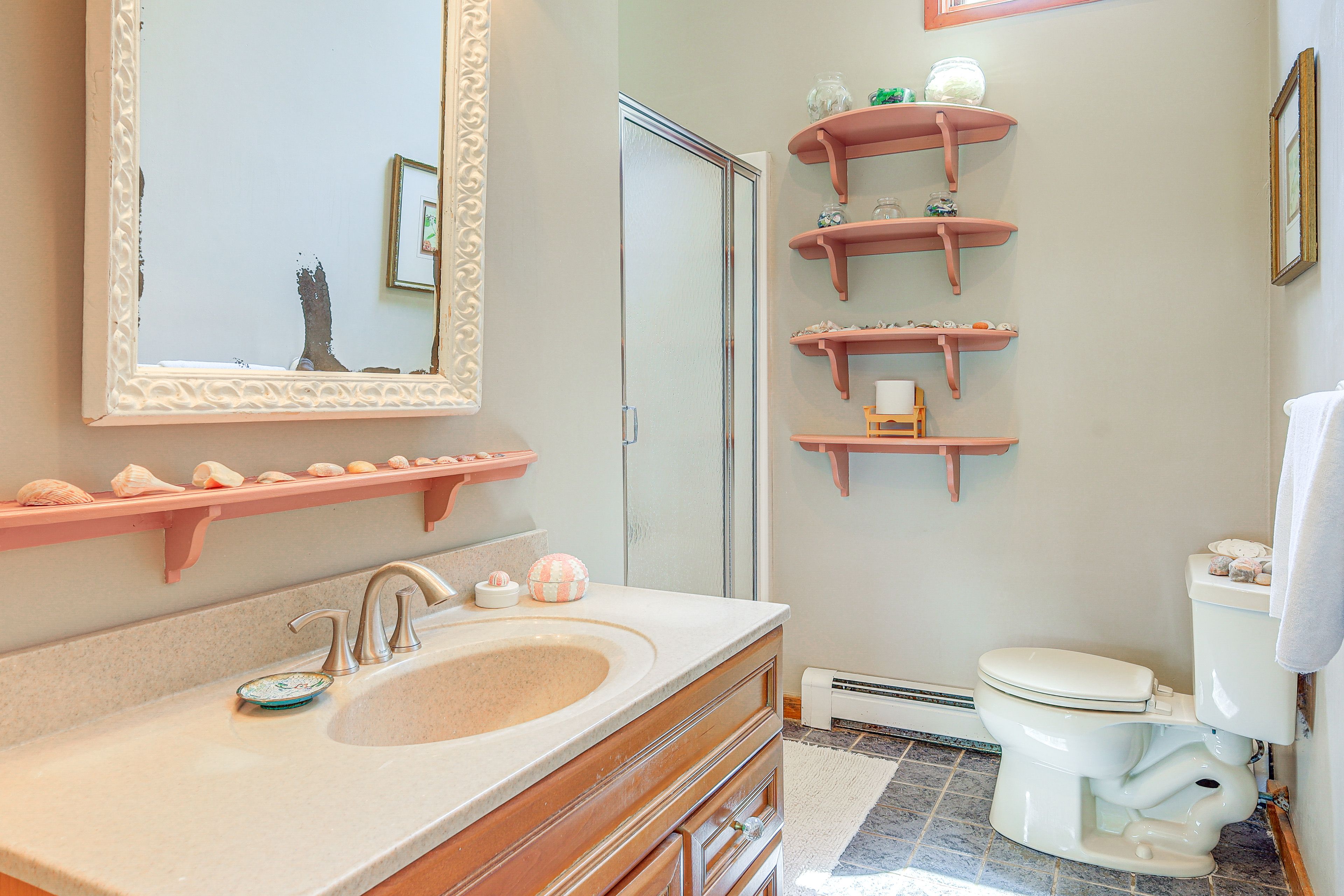 En-Suite Bathroom | 2nd Floor | Complimentary Toiletries | Hair Dryer