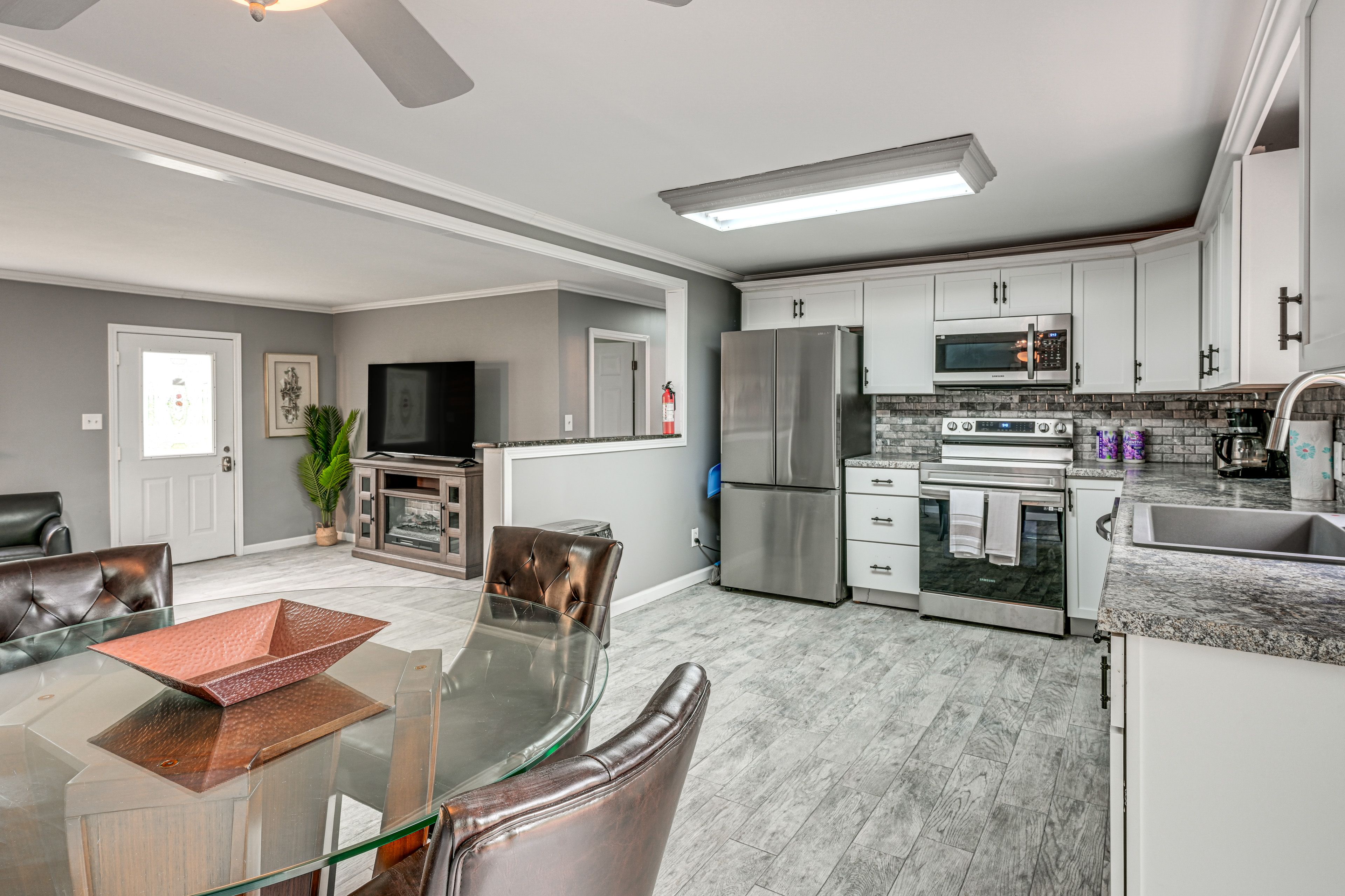 Kitchen | Drip Coffee Maker | Dishwasher | Cooking Utensils