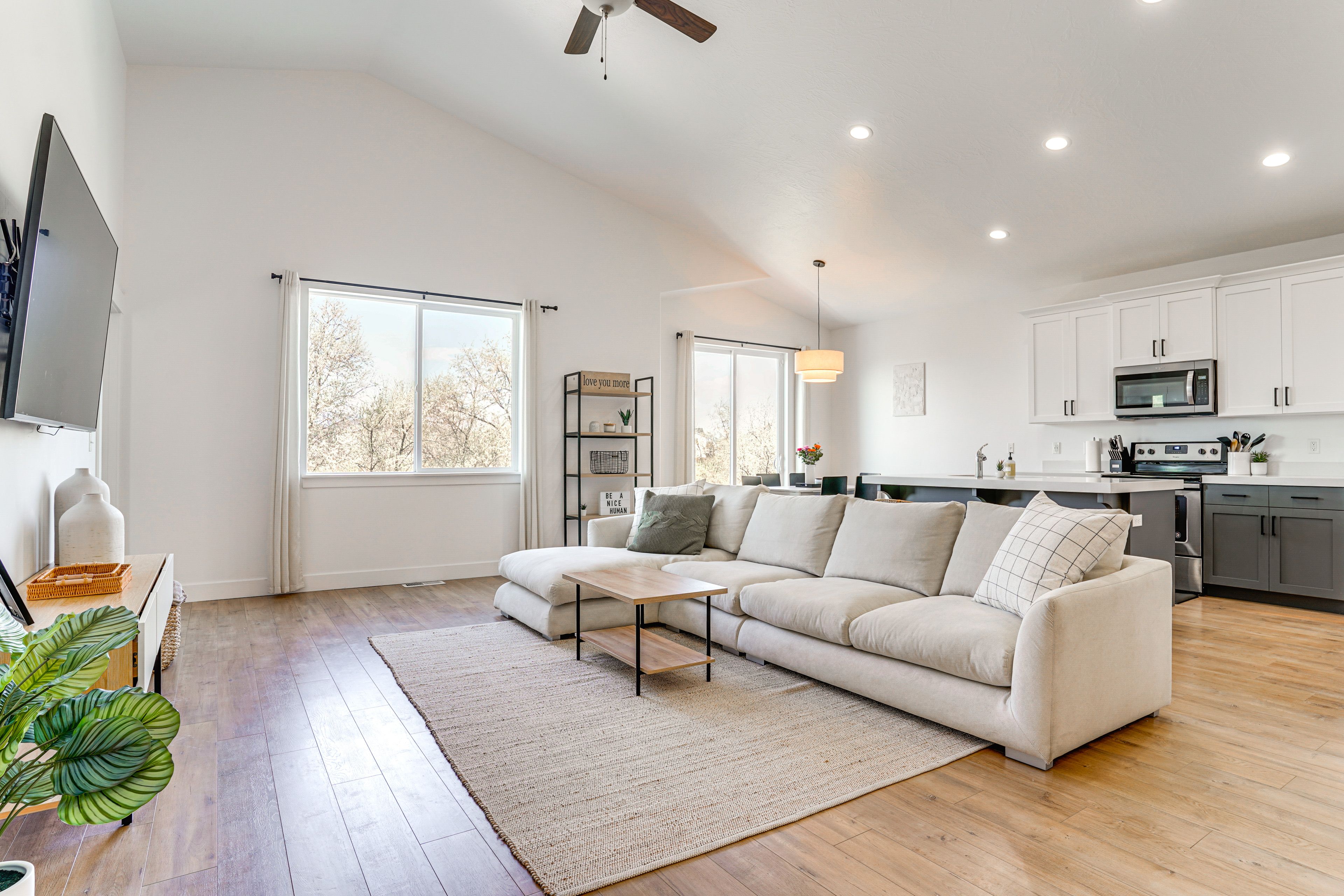 Living Room | Smart TV
