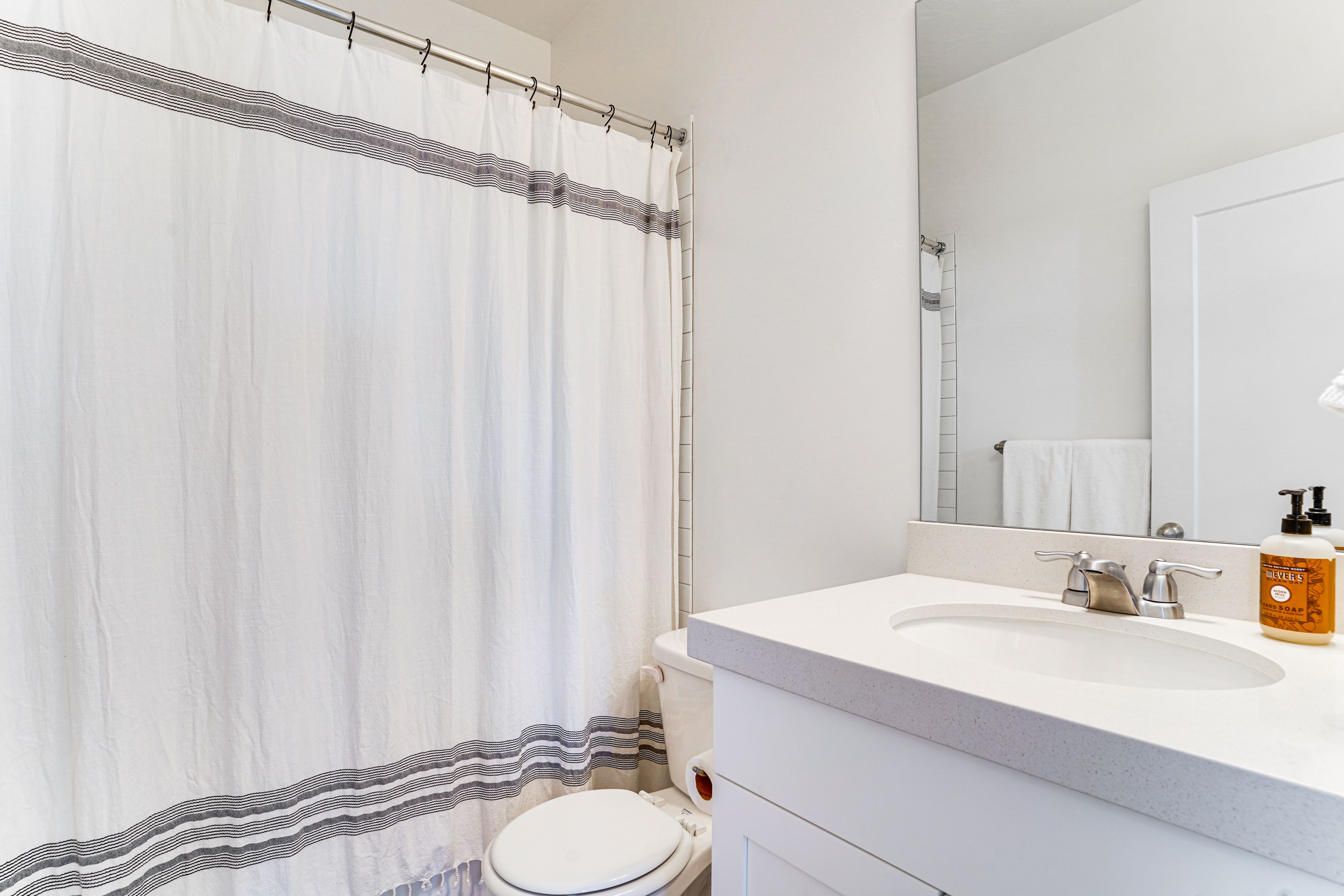 Full Bathroom | Complimentary Toiletries