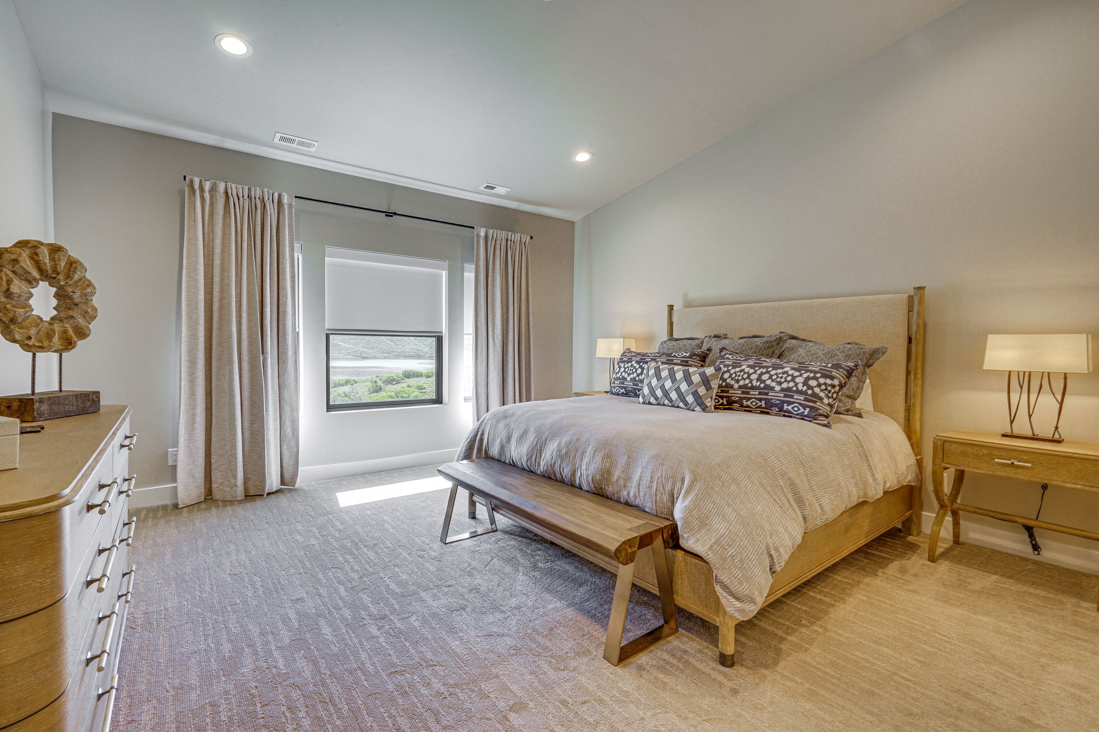 Bedroom 1 | King Bed | Smart TV | 1st Floor