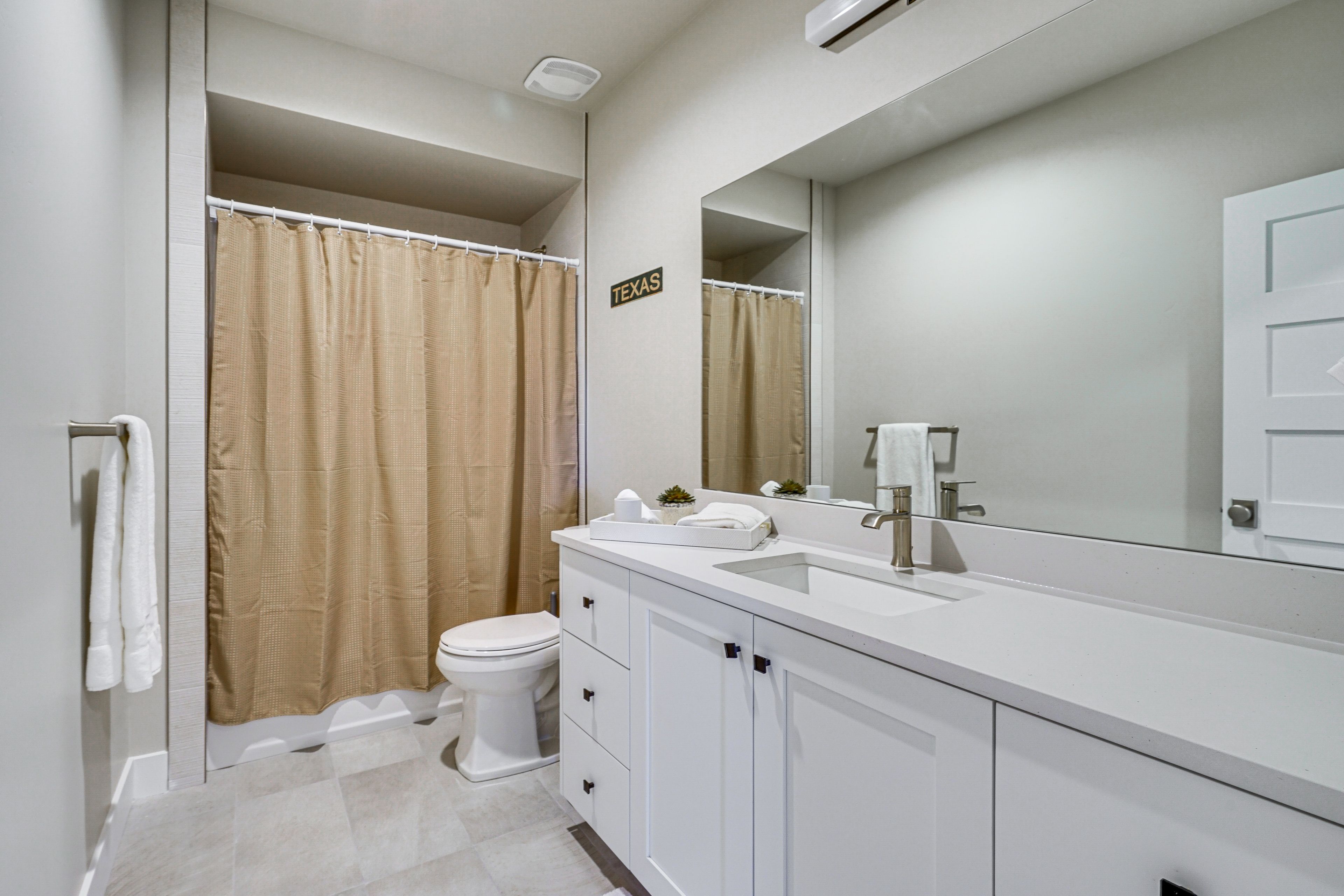 Bathroom | 2nd Floor
