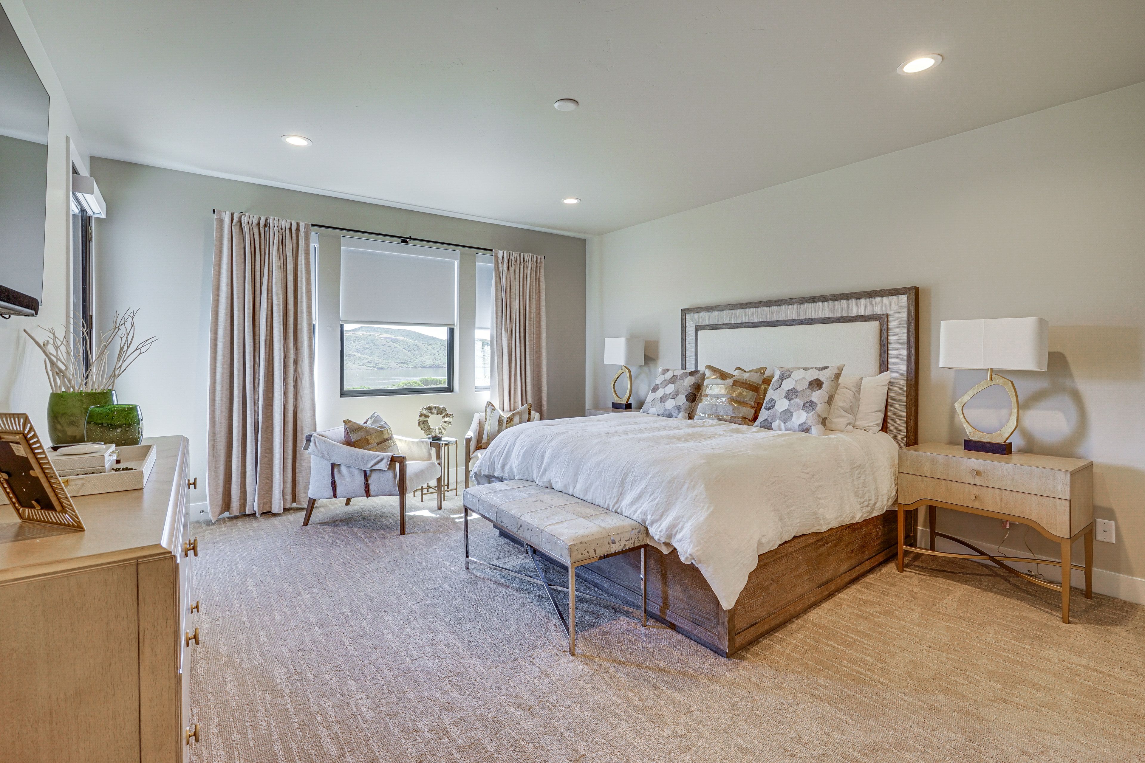 Bedroom 2 | King Bed | Smart TV | 2nd Floor