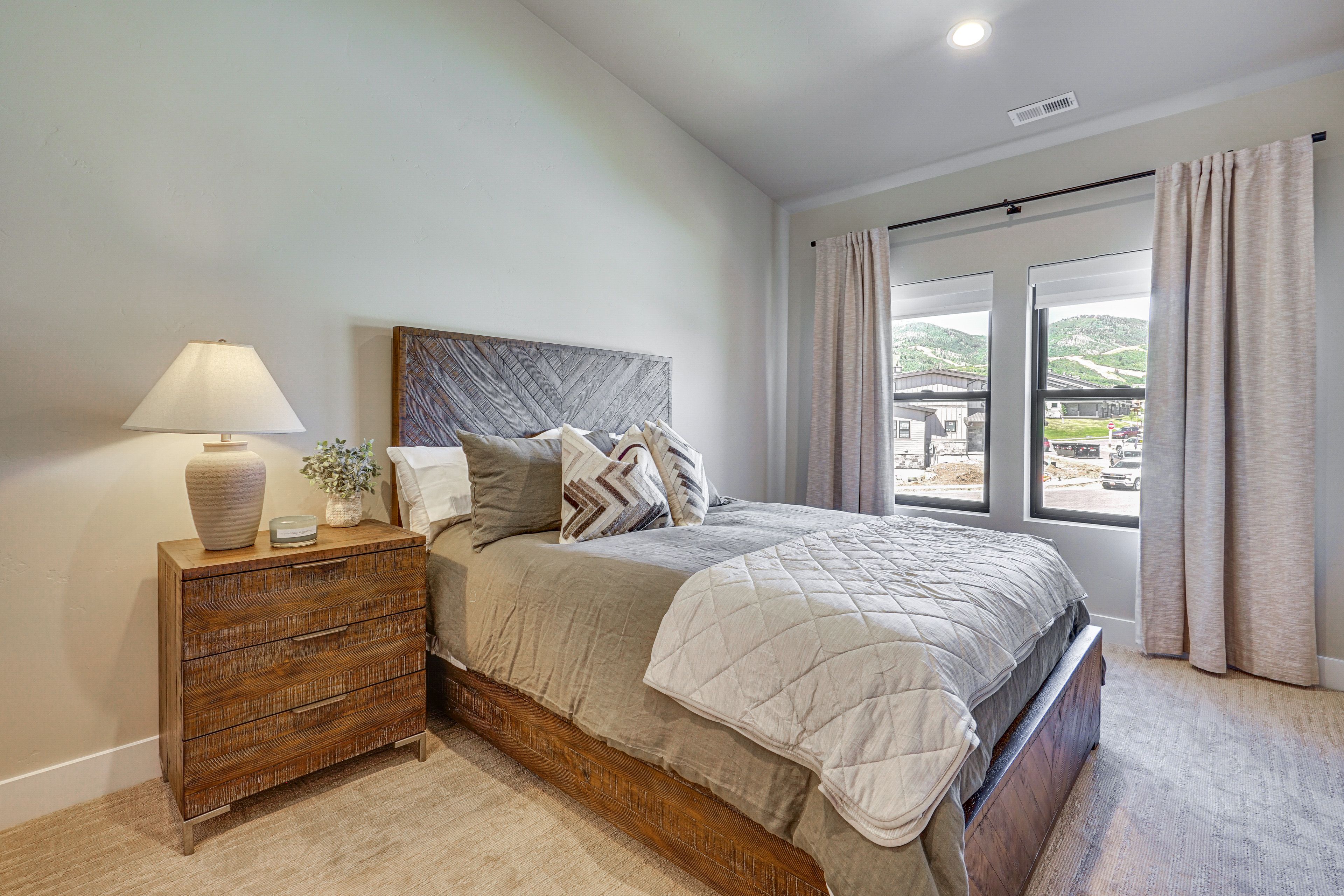 Bedroom 4 | Queen Bed | 2nd Floor