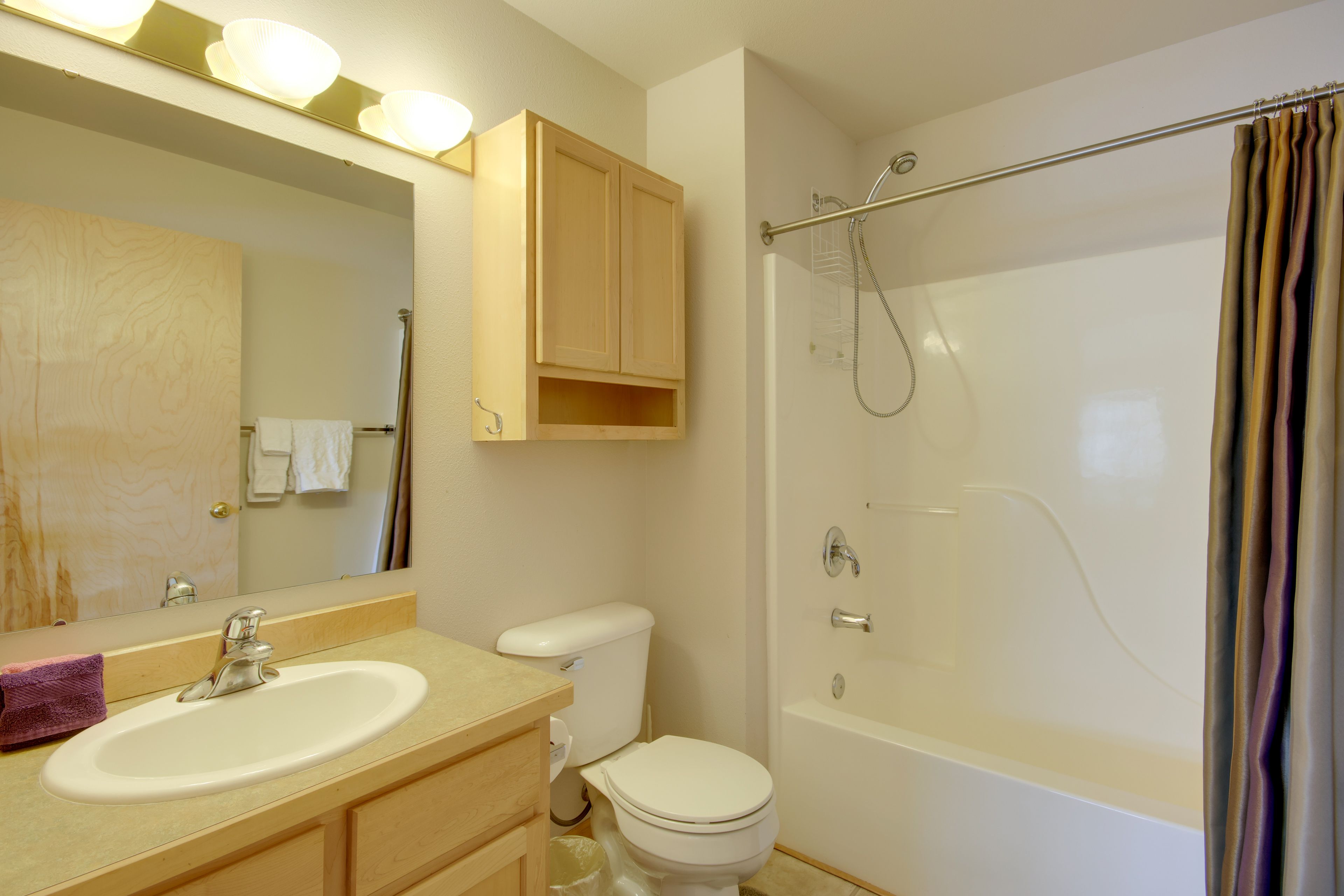 En-Suite Bathroom | Towels Provided | Complimentary Toiletries