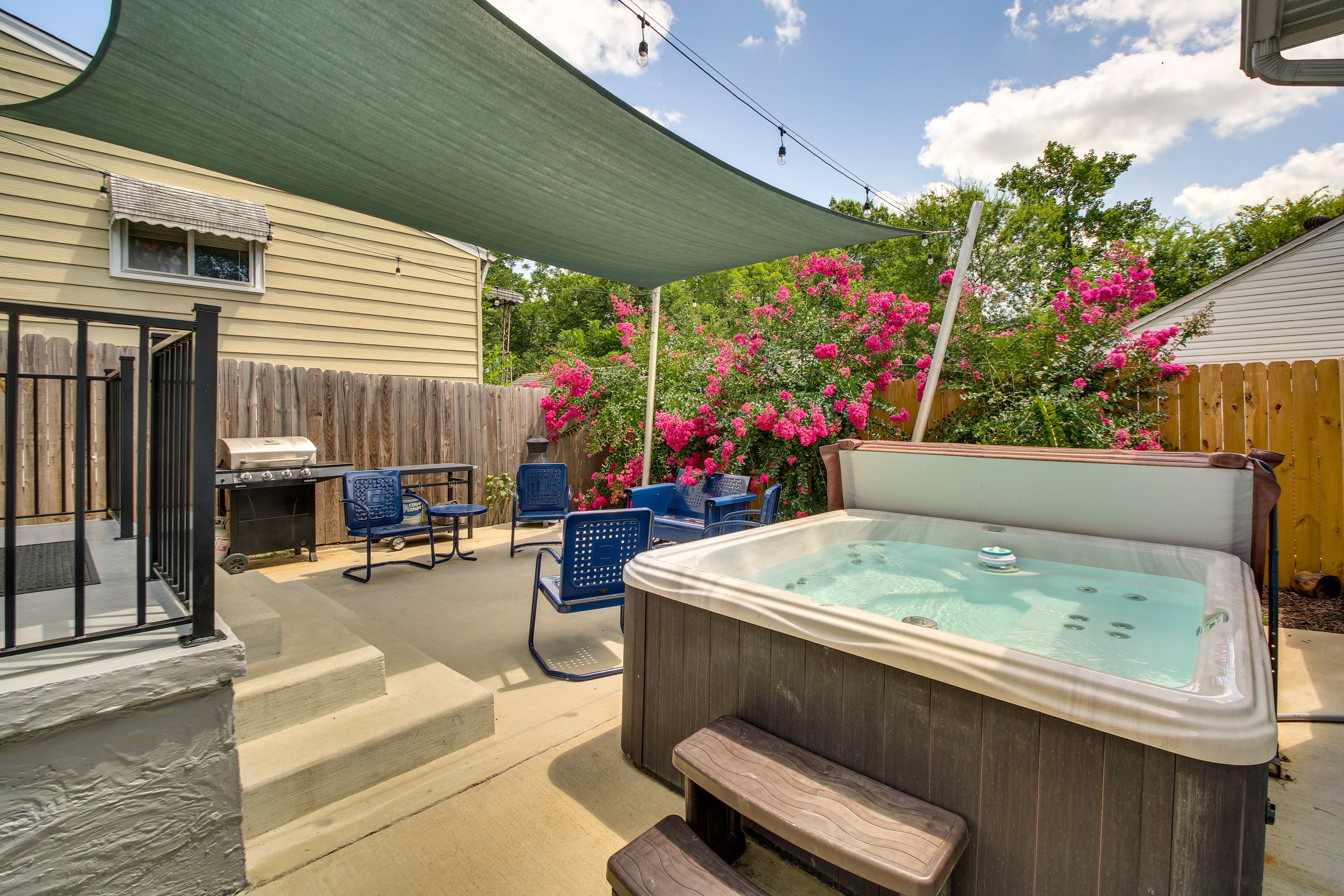 Patio | Wood-Burning Chimenea | Gas Grill | Hot Tub