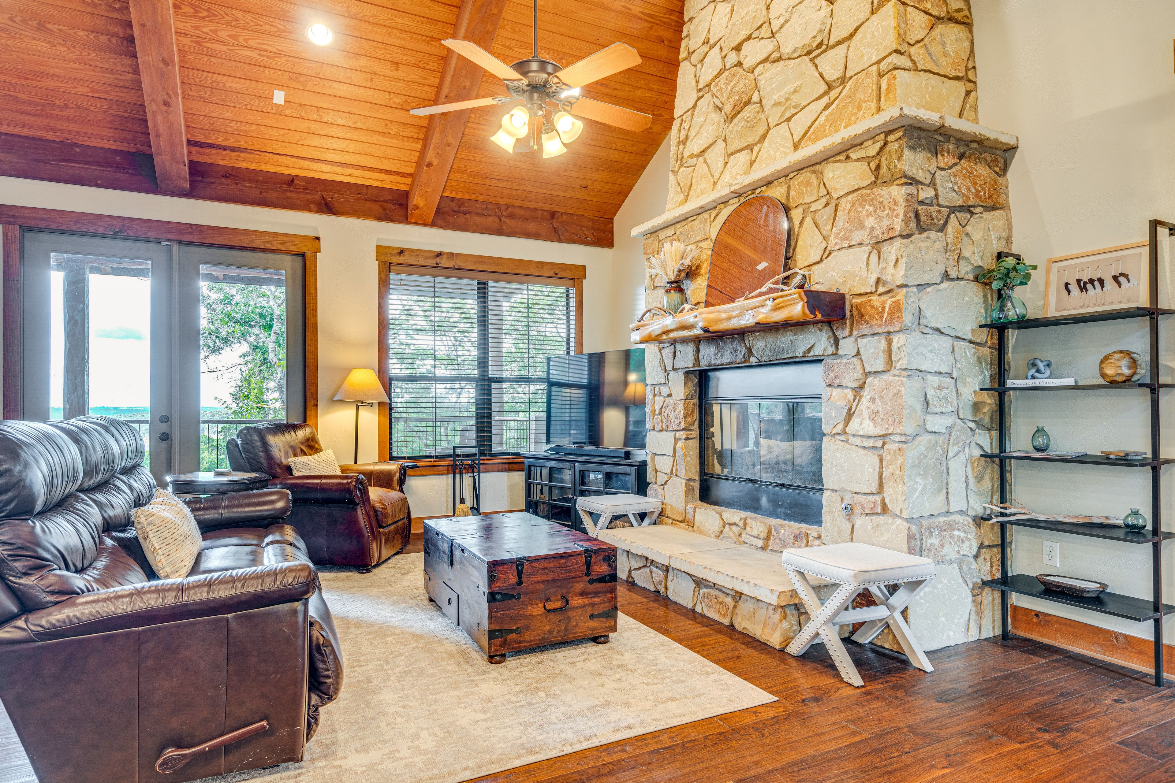 Living Room | Single-Story Cabin | Smart TV | Central A/C & Heating |