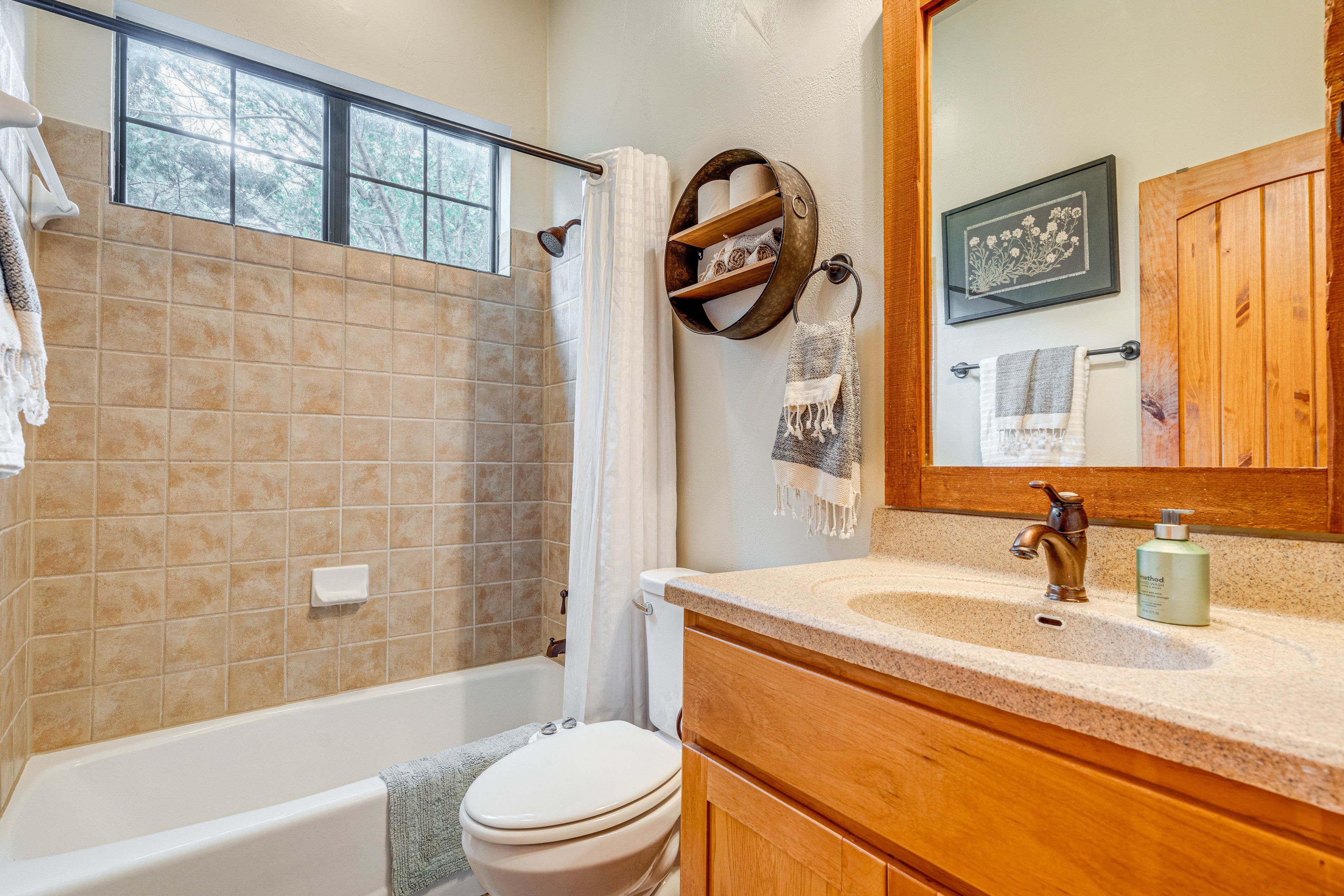 Full Bathroom | Complimentary Toiletries