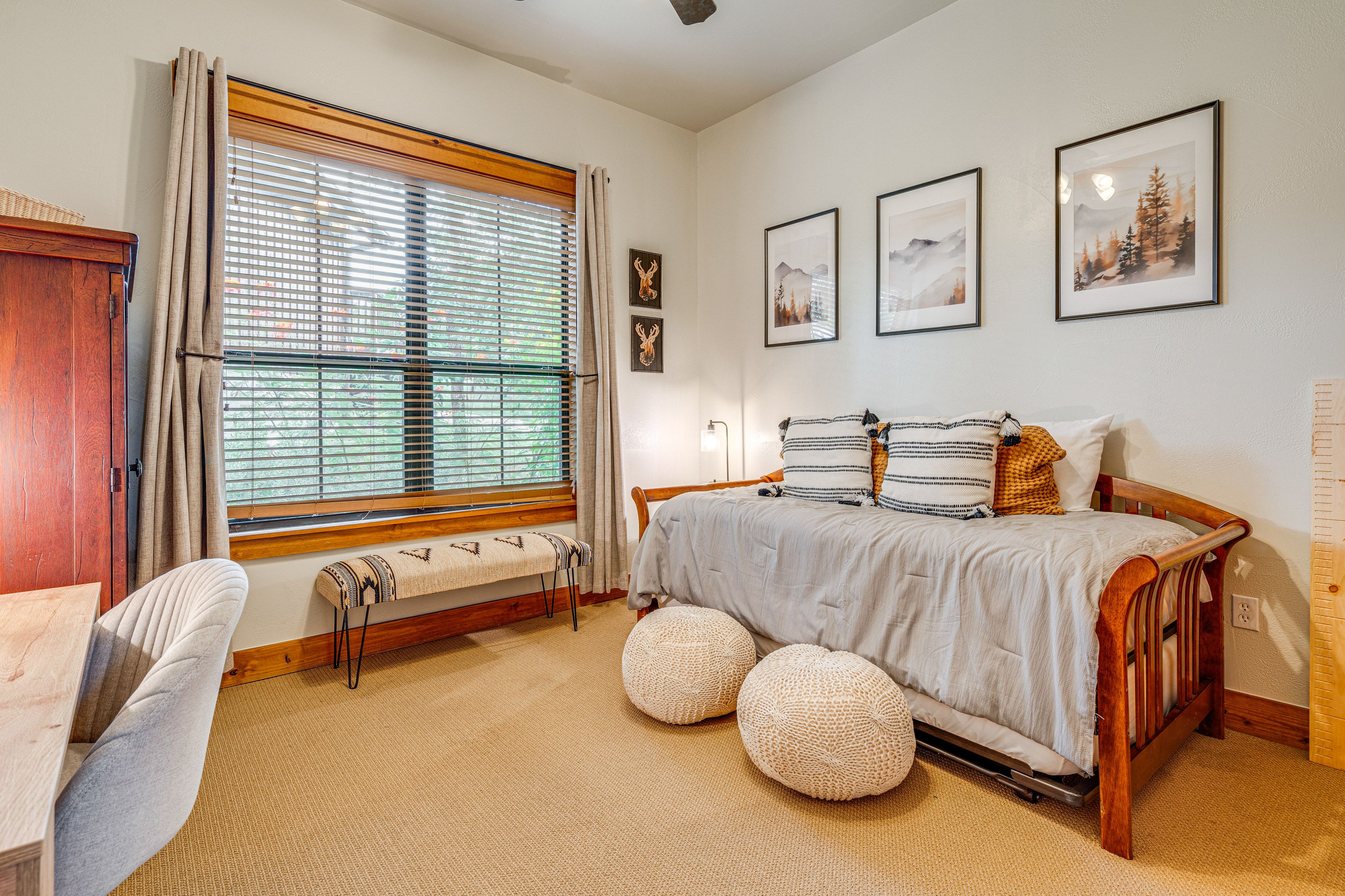 Bedroom 3 | Twin Daybed w/ Twin Trundle | Laptop-Friendly Workspace