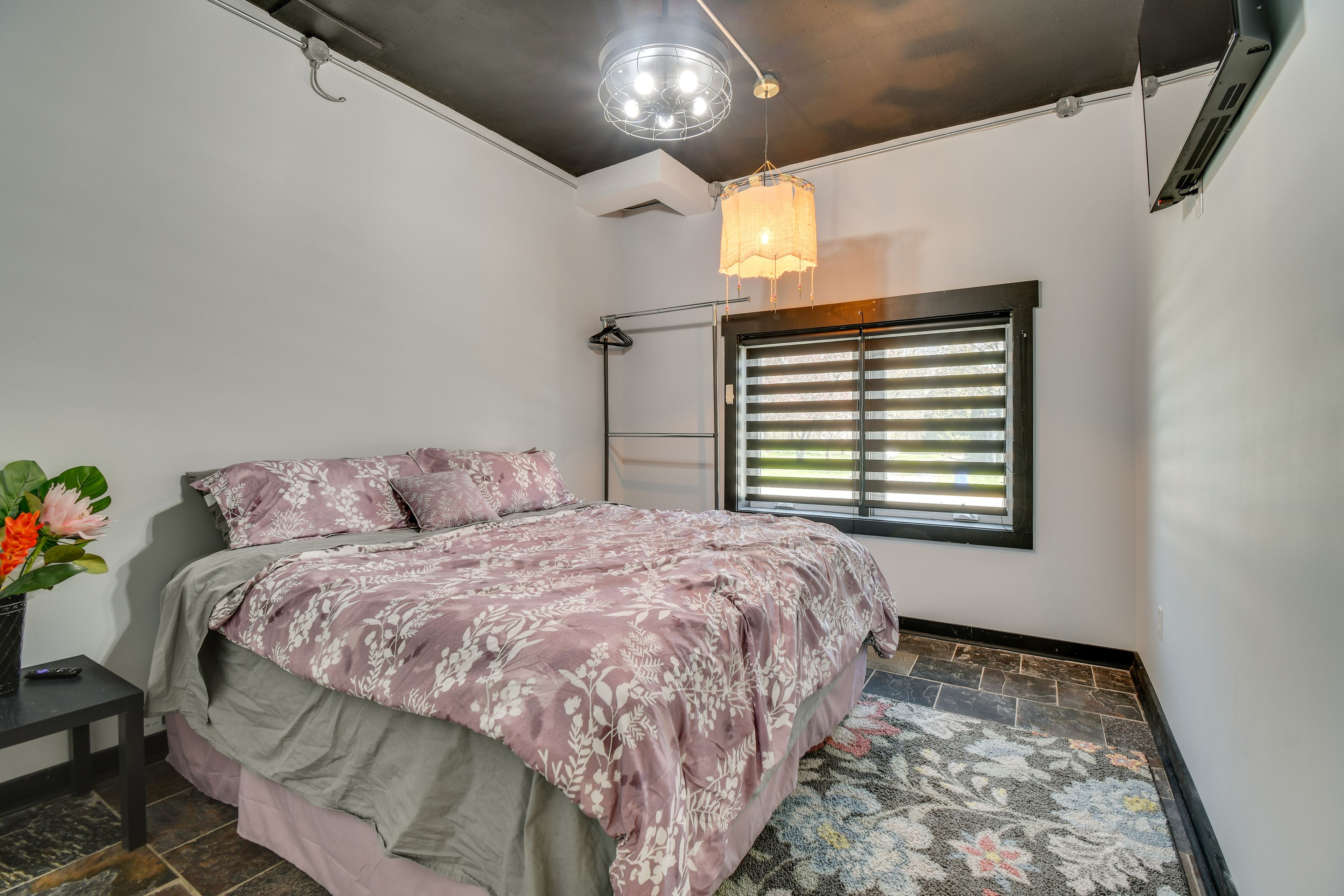 Bedroom 1 | King Bed | Linens Provided
