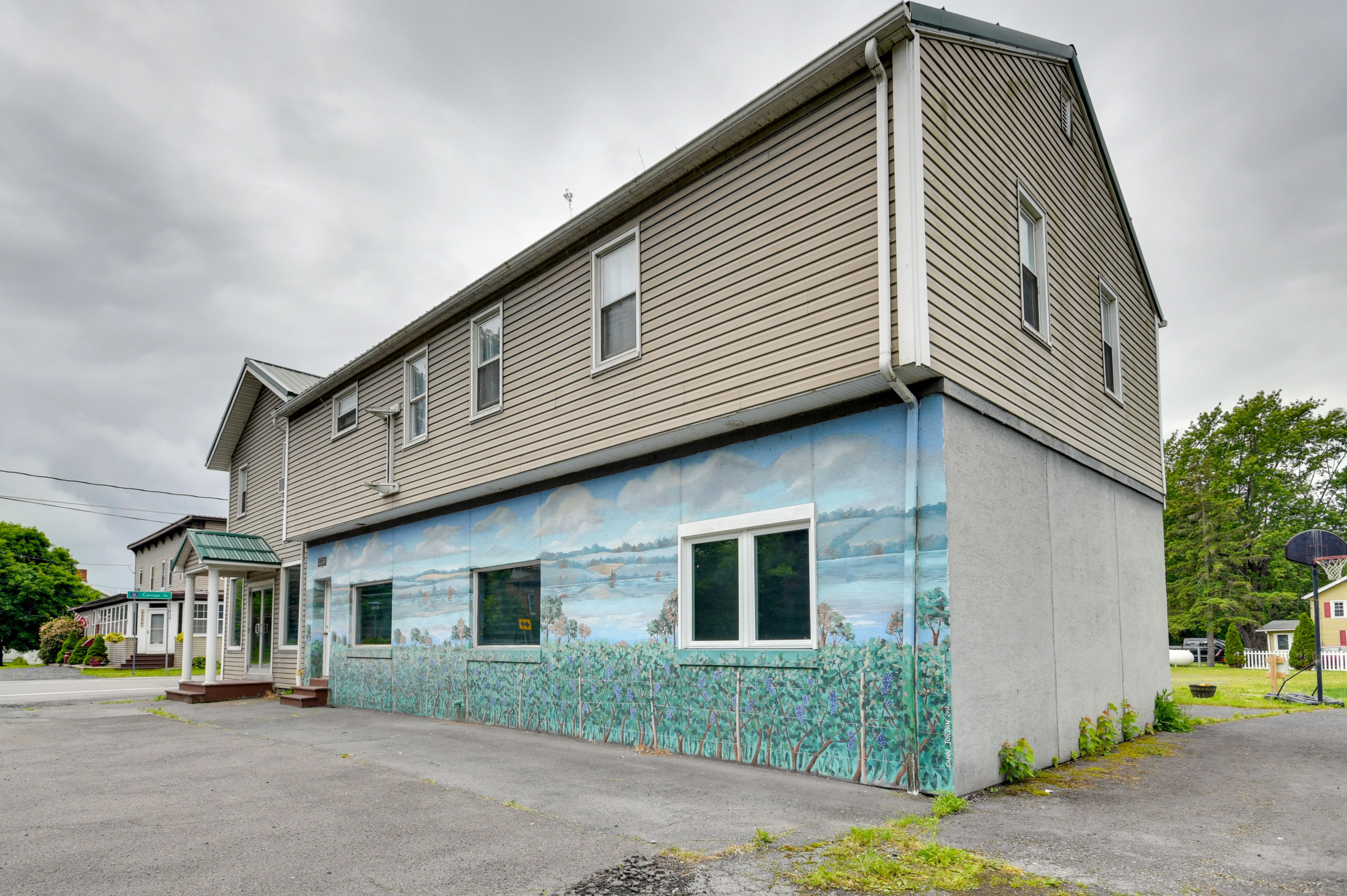 Building Exterior | Parking | Driveway (5 Vehicles)