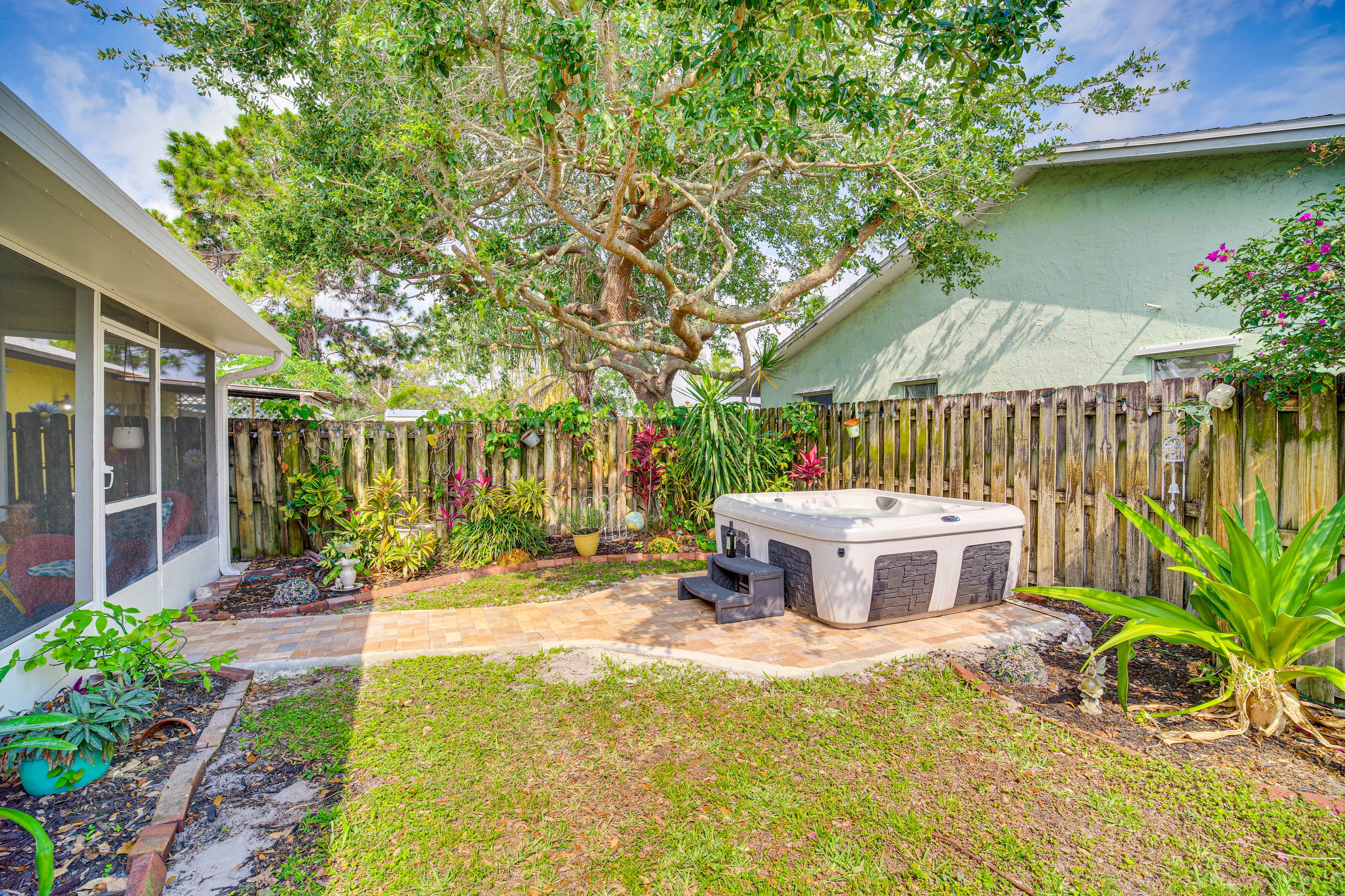 Private Hot Tub | Fenced-In Yard
