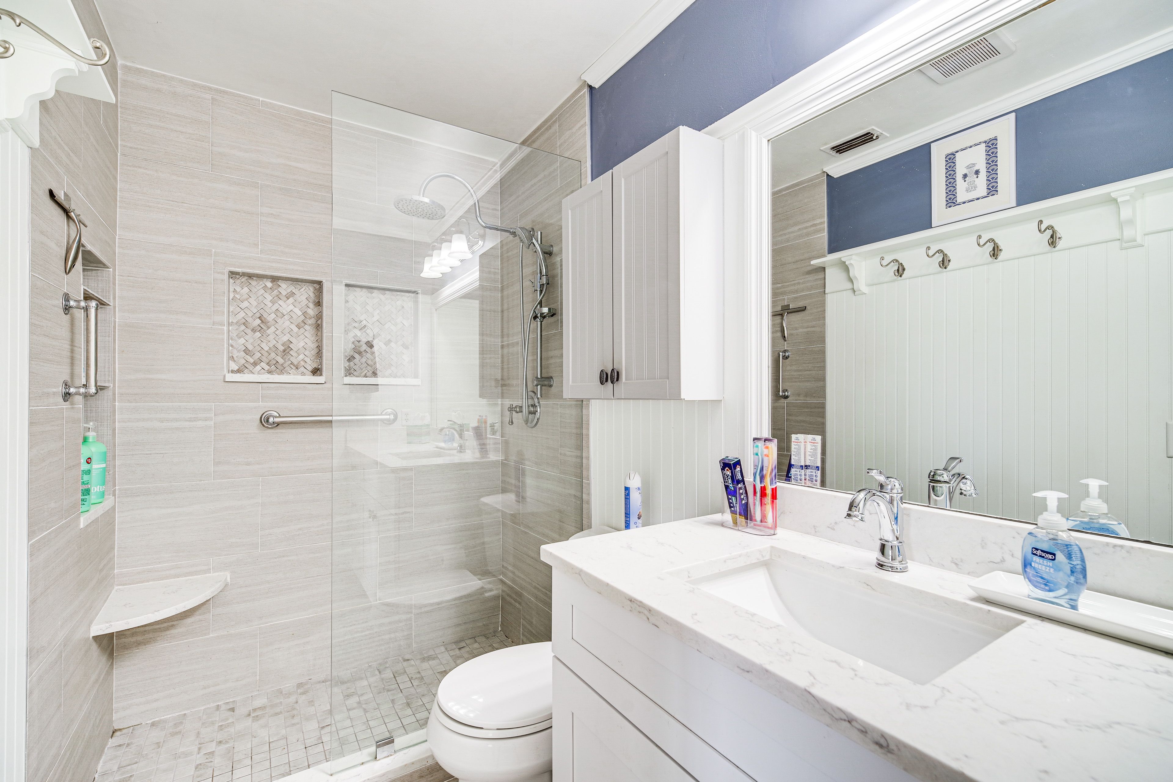 Full Bathroom | Towels Provided